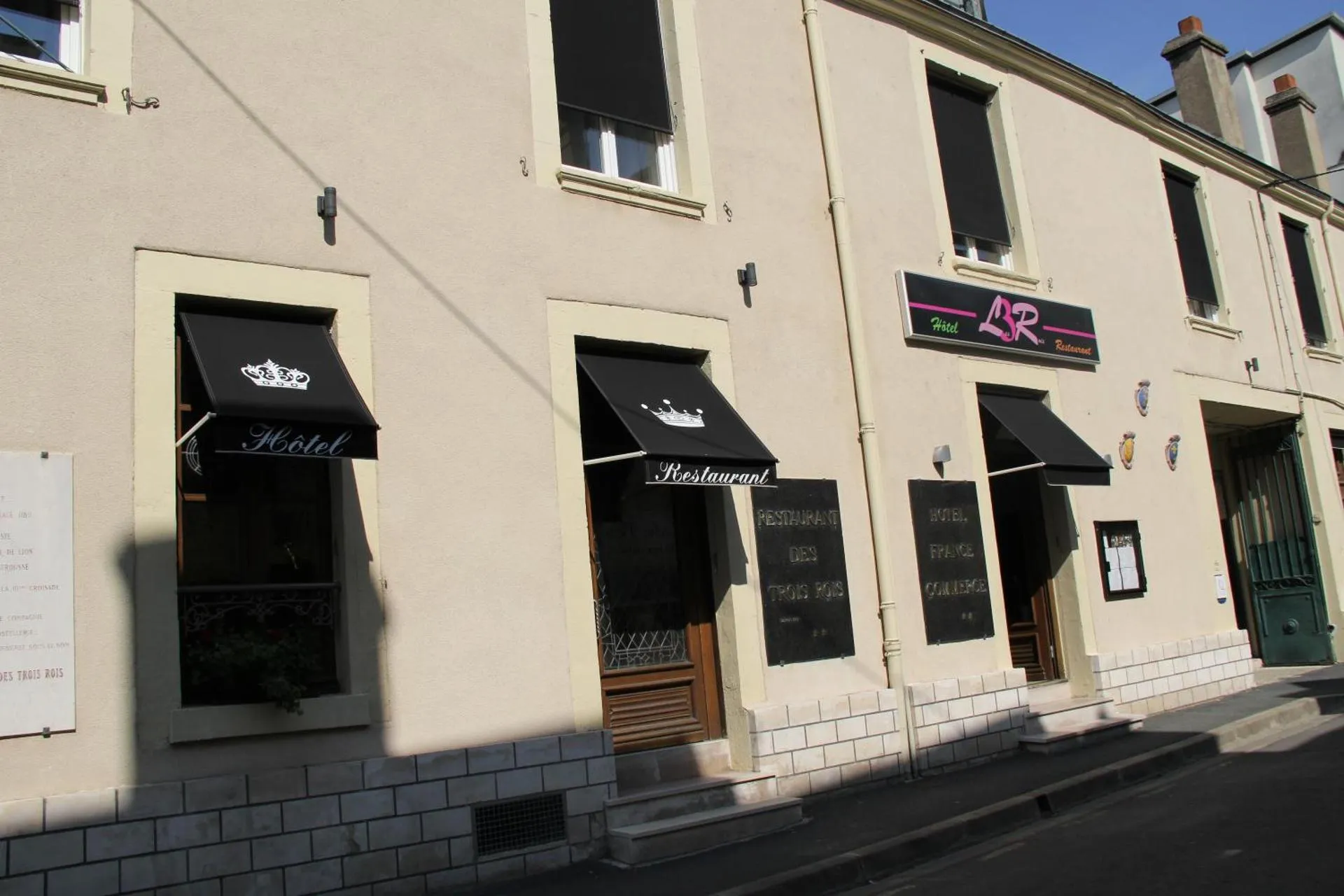 Dog Friendly Hotel $Issoudun - $Logis Hôtels Restaurant Les 3 Rois