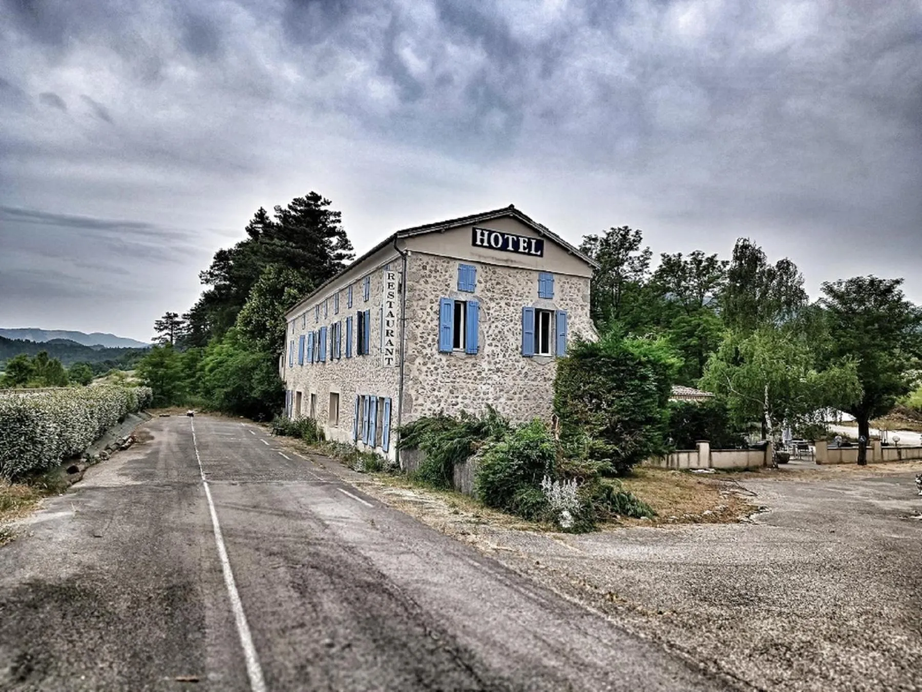 Dog Friendly Hotel $Montmaur-en-Diois - $Hôtel Restaurant L Orée du Vercors