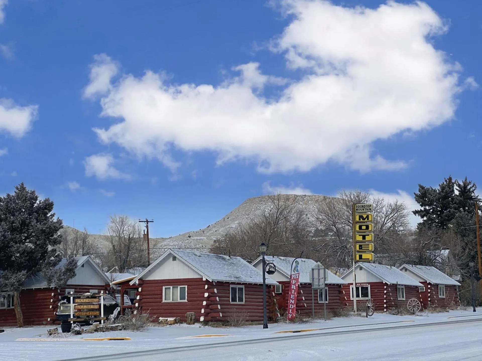 Dog Friendly Hotel $Thermopolis - $Roundtop Mountain Vista - Cabins and Motel