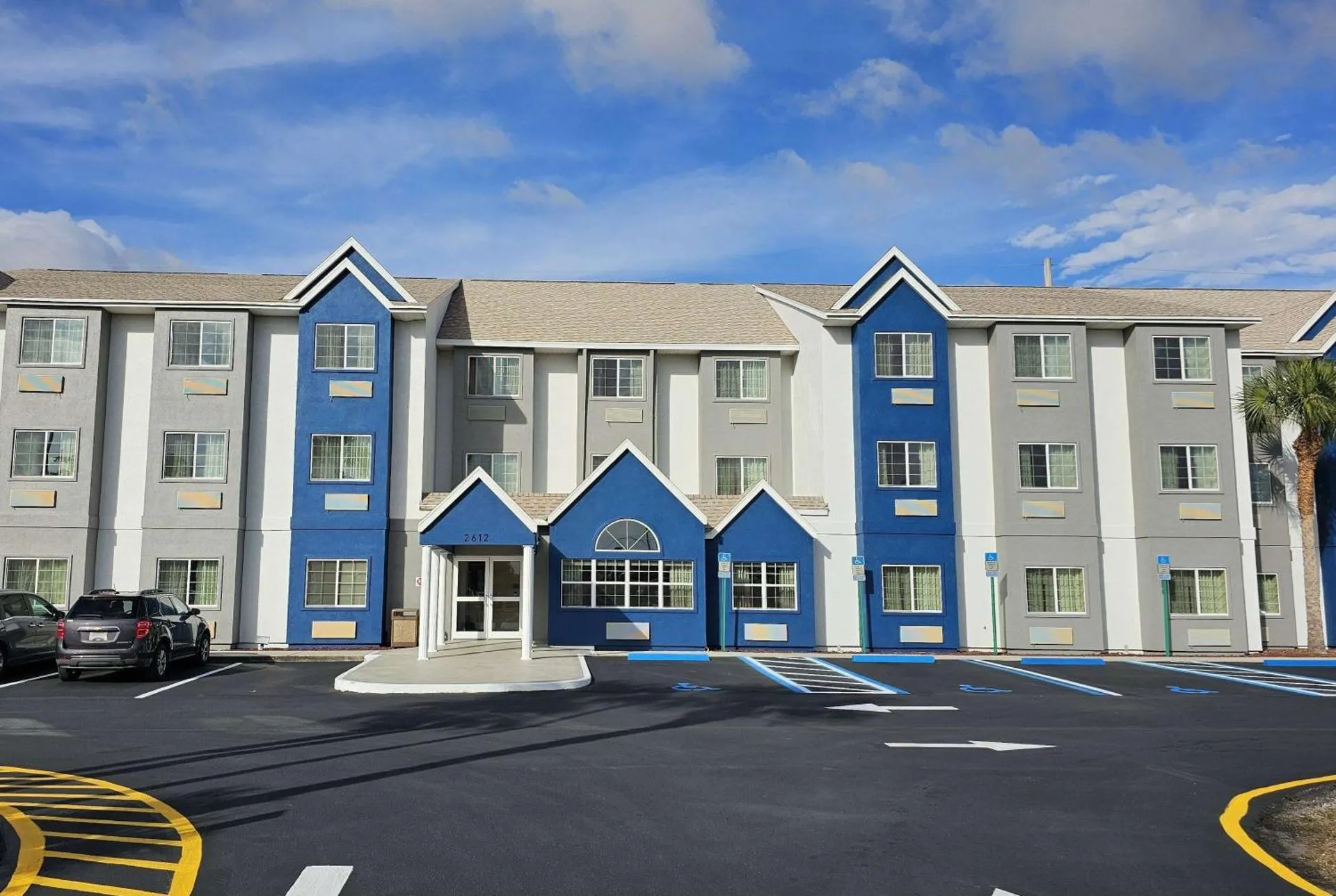 Dog Friendly Hotel $Bushnell - $Microtel Inn & Suites by Wyndham Bushnell