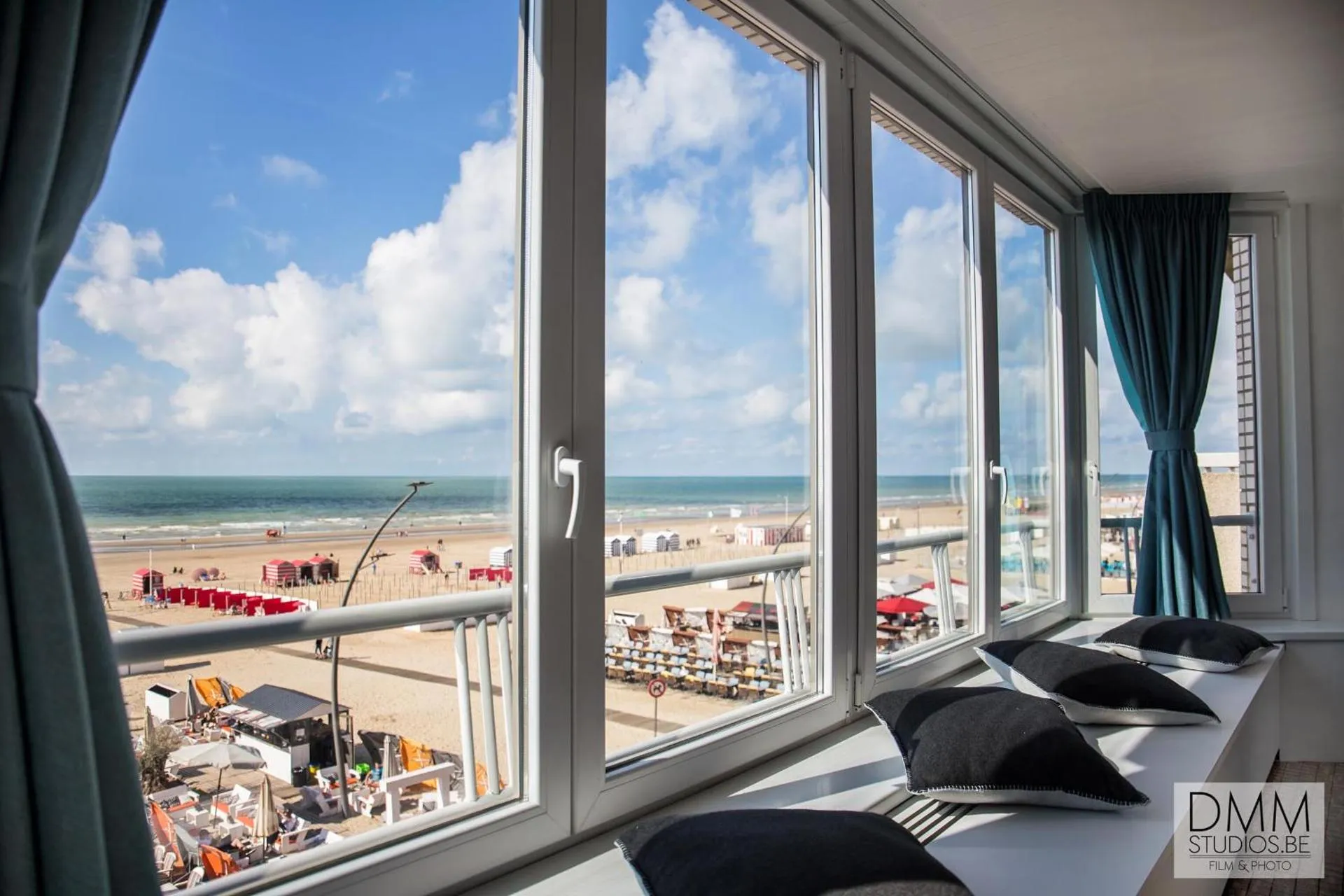 Dog Friendly Aparthotel $De Panne - $Novo panoramic sea view