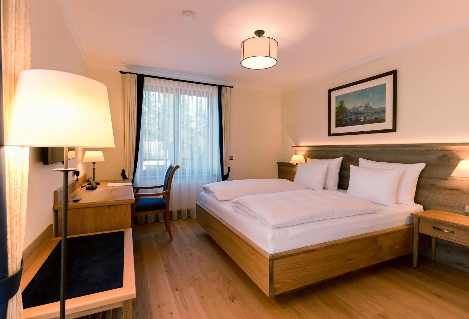 Dog Friendly Hotel $Munich - $Hotel & Gaststätte zum Erdinger Weißbräu