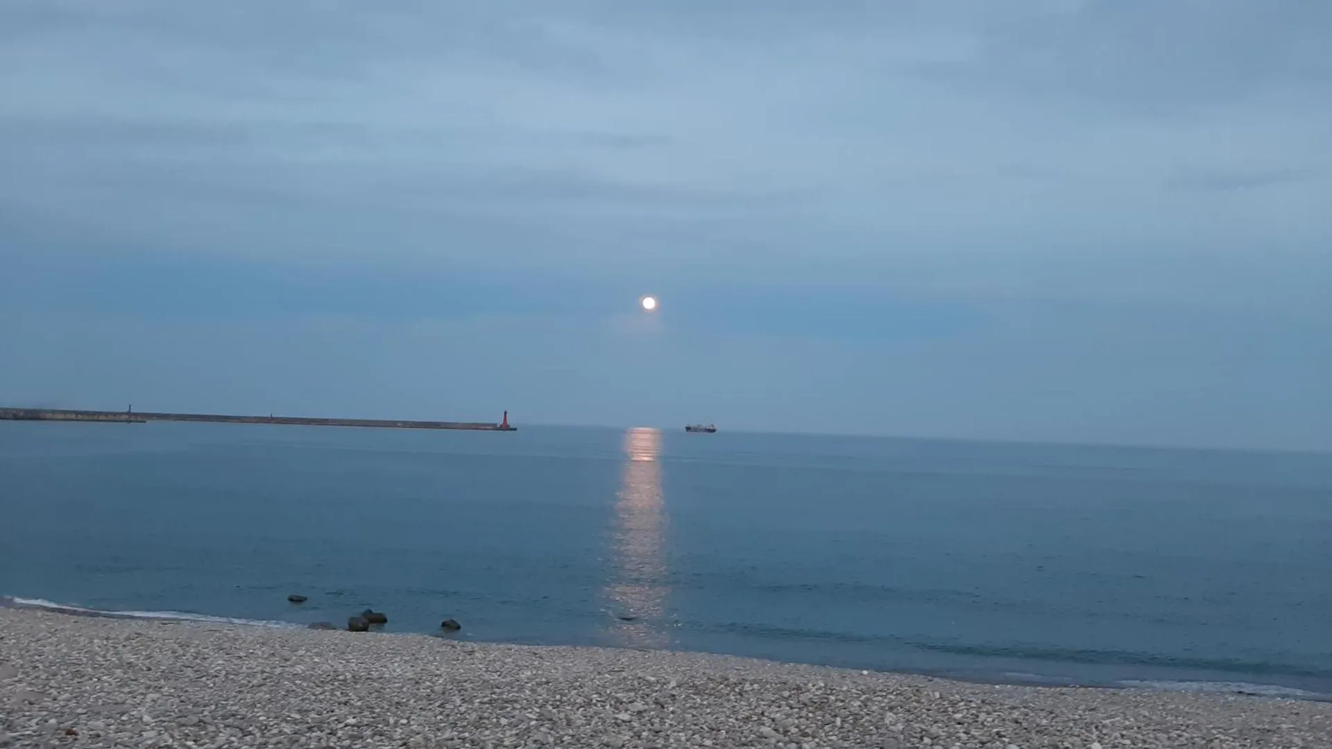月光踏浪