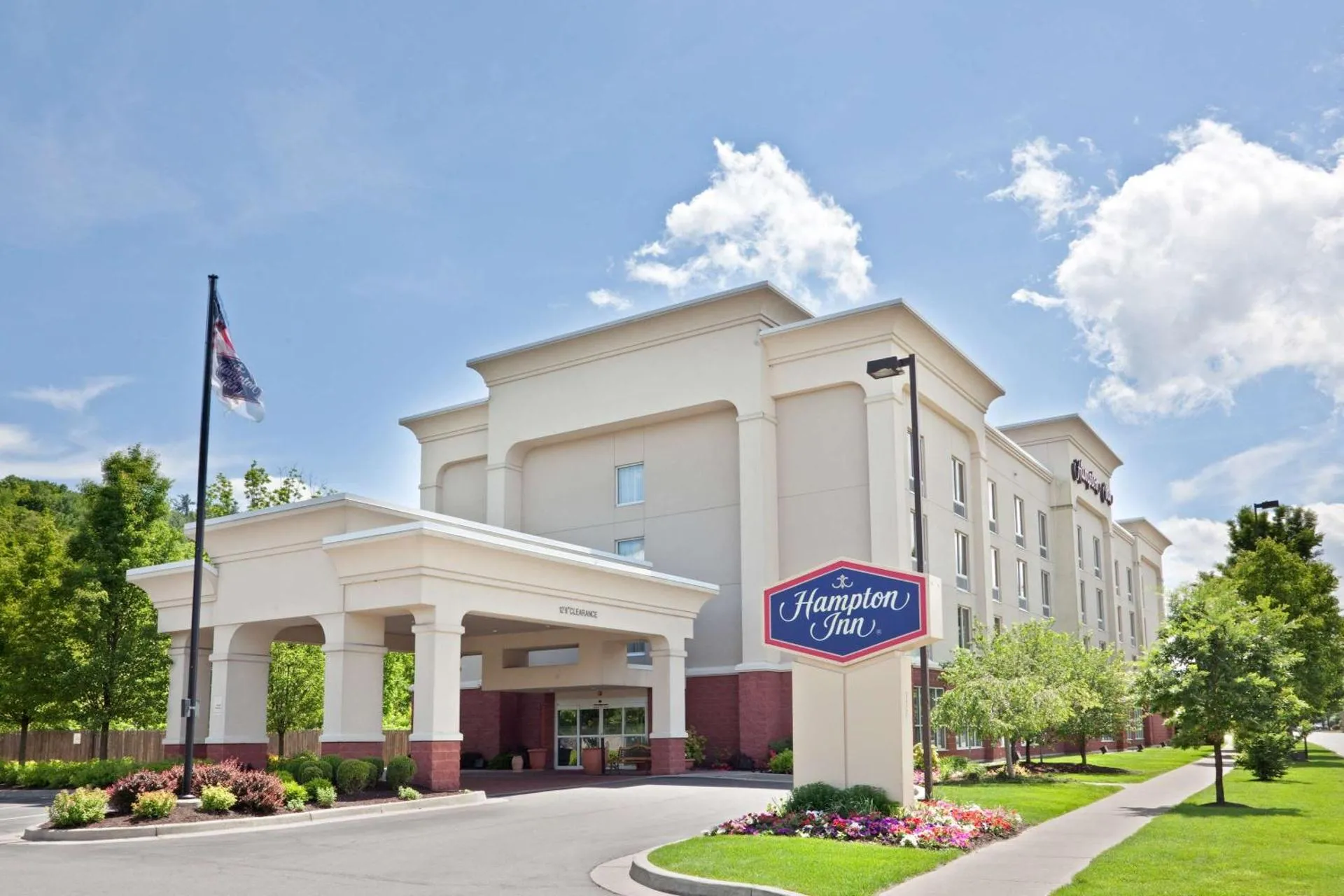 Dog Friendly Hotel $Ithaca - $Hampton Inn Ithaca