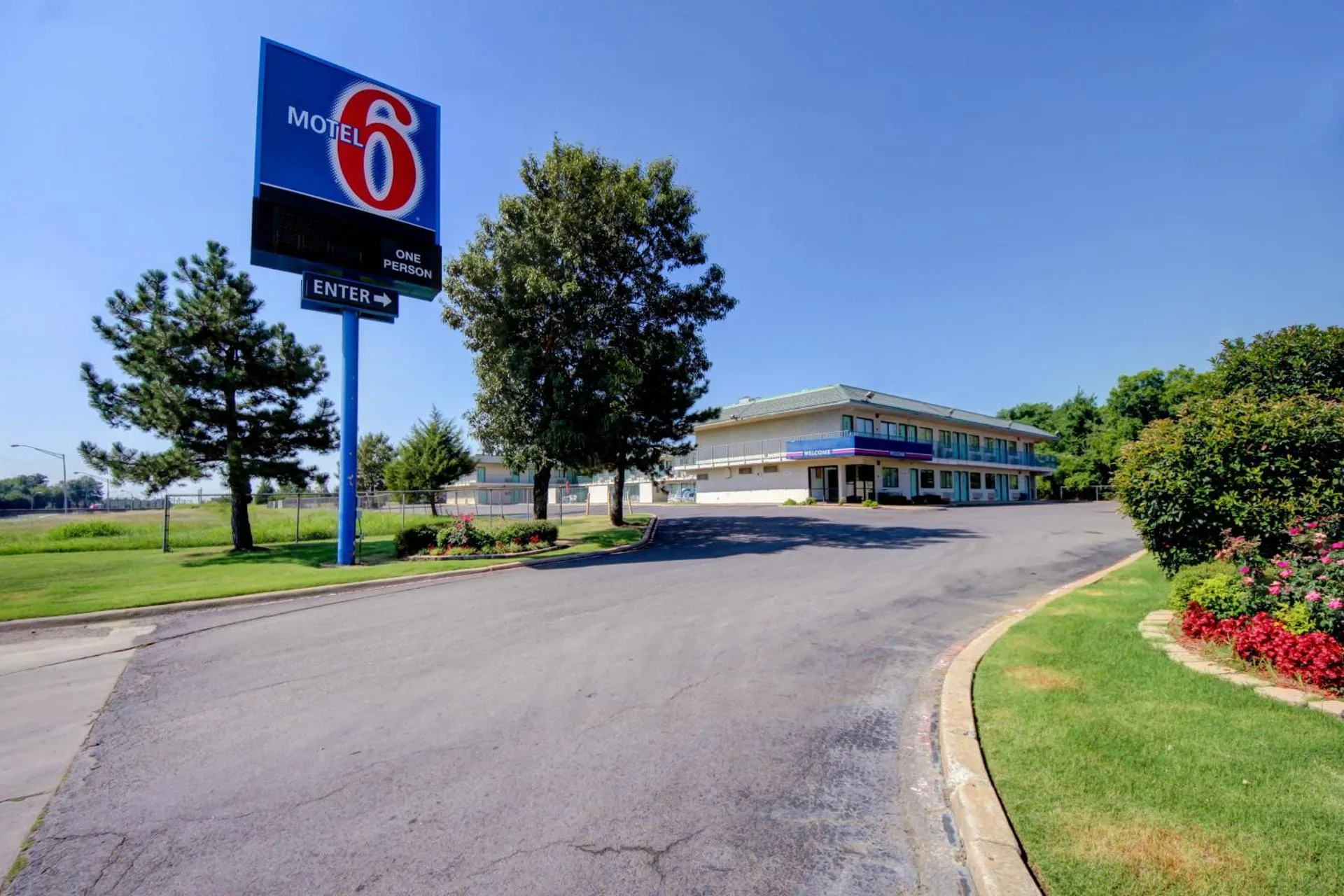 Dog Friendly Hotel $Muskogee - $Motel 6-Muskogee, OK