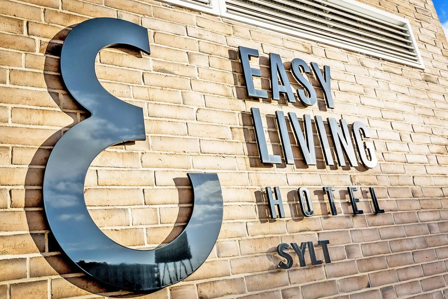 Dog Friendly Hotel $List - $Easy Living