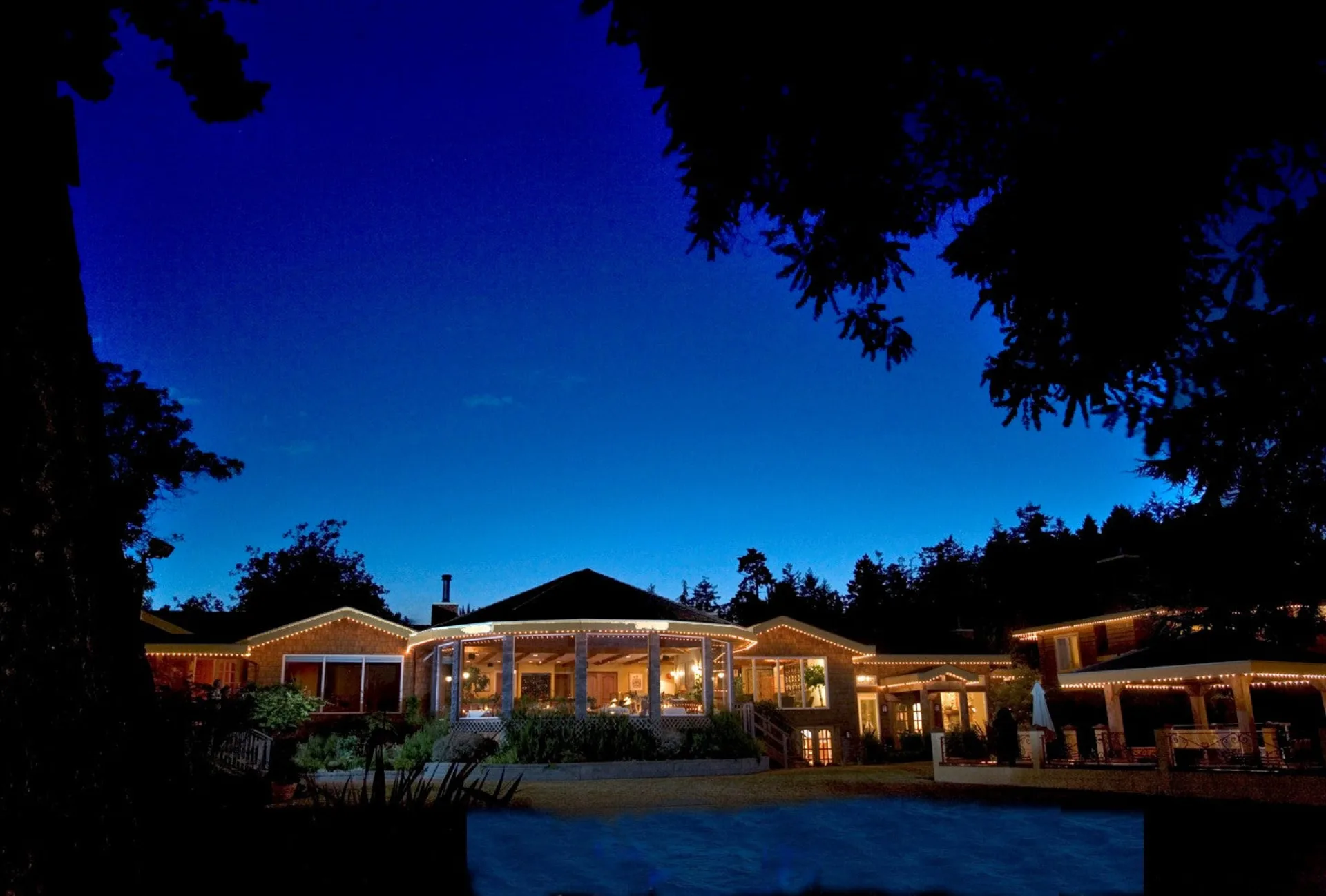 Galiano Oceanfront Inn & Spa, a dog friendly hotel in Galiano