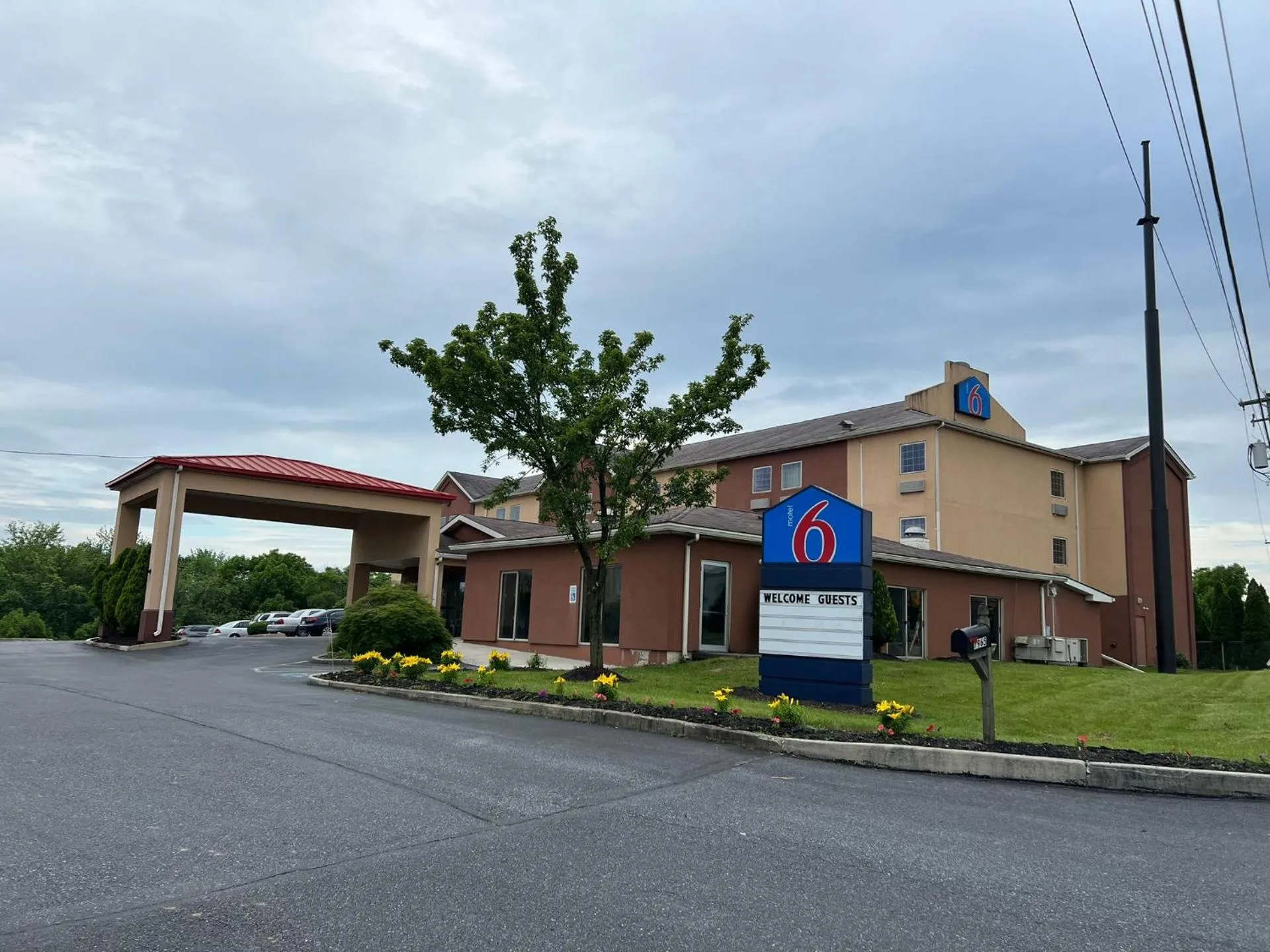 Dog Friendly Hotel $Harrisburg - $Motel 6-Harrisburg, PA - Hershey North