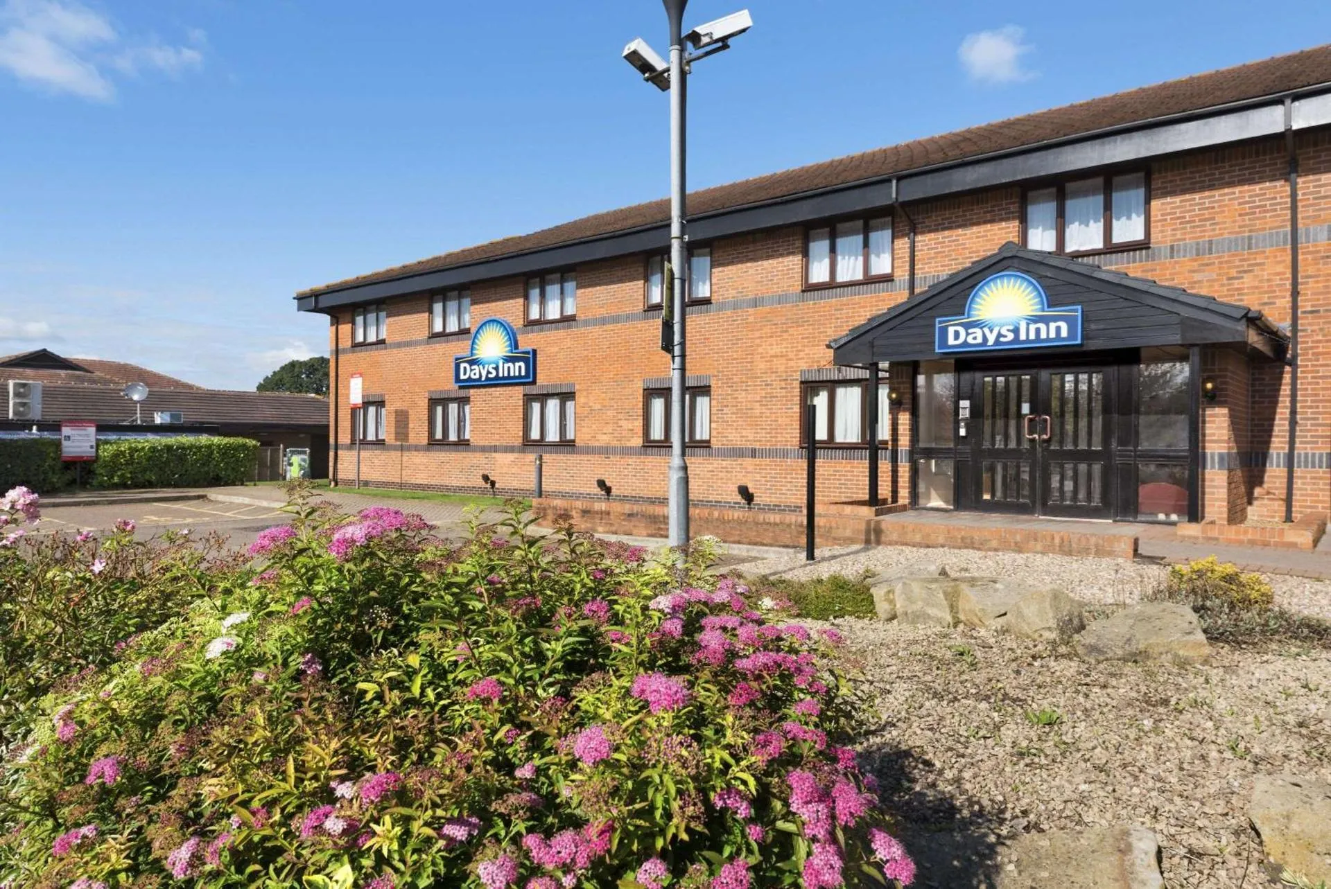Dog Friendly Hotel $Warwick - $Days Inn Hotel Warwick South - Southbound M40