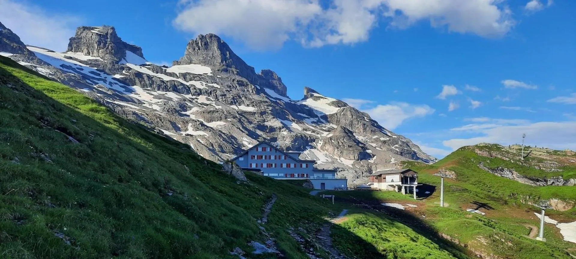 Bärghuis Jochpass - Ein Erlebnis auf 2222müM, gut erreichbar mit Gondel und Sessel-Lift