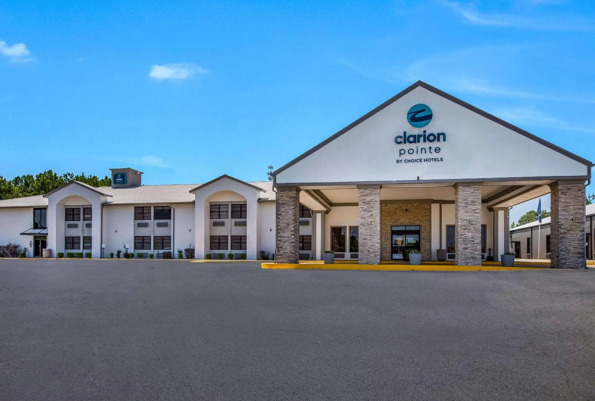 Dog Friendly Hotel $Marshall - $Clarion Pointe Marshall