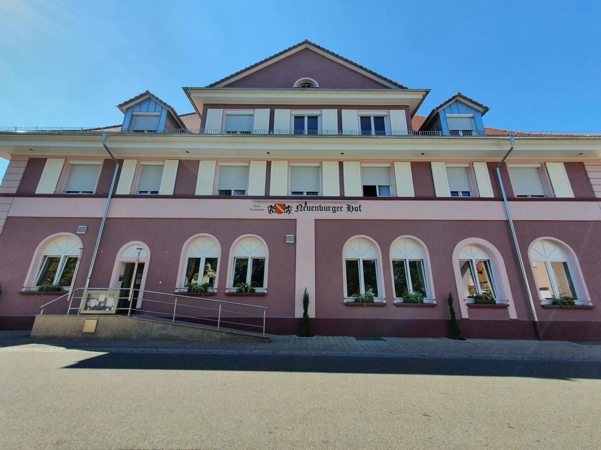 Dog Friendly Hotel $Neuenburg am Rhein - $Hotel Neuenburger Hof