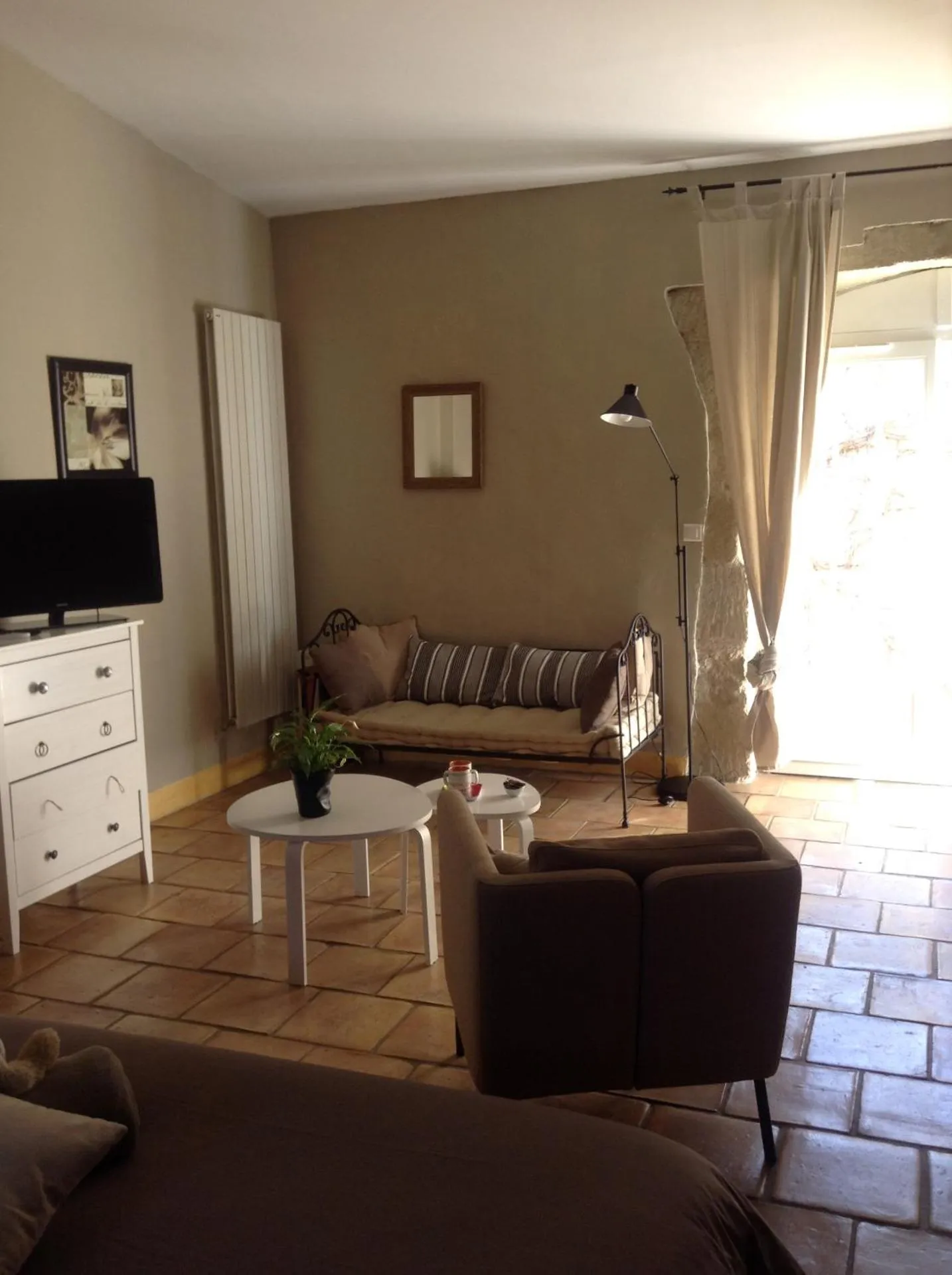 Dog Friendly Bed and breakfast $Eyguières - $La demeure