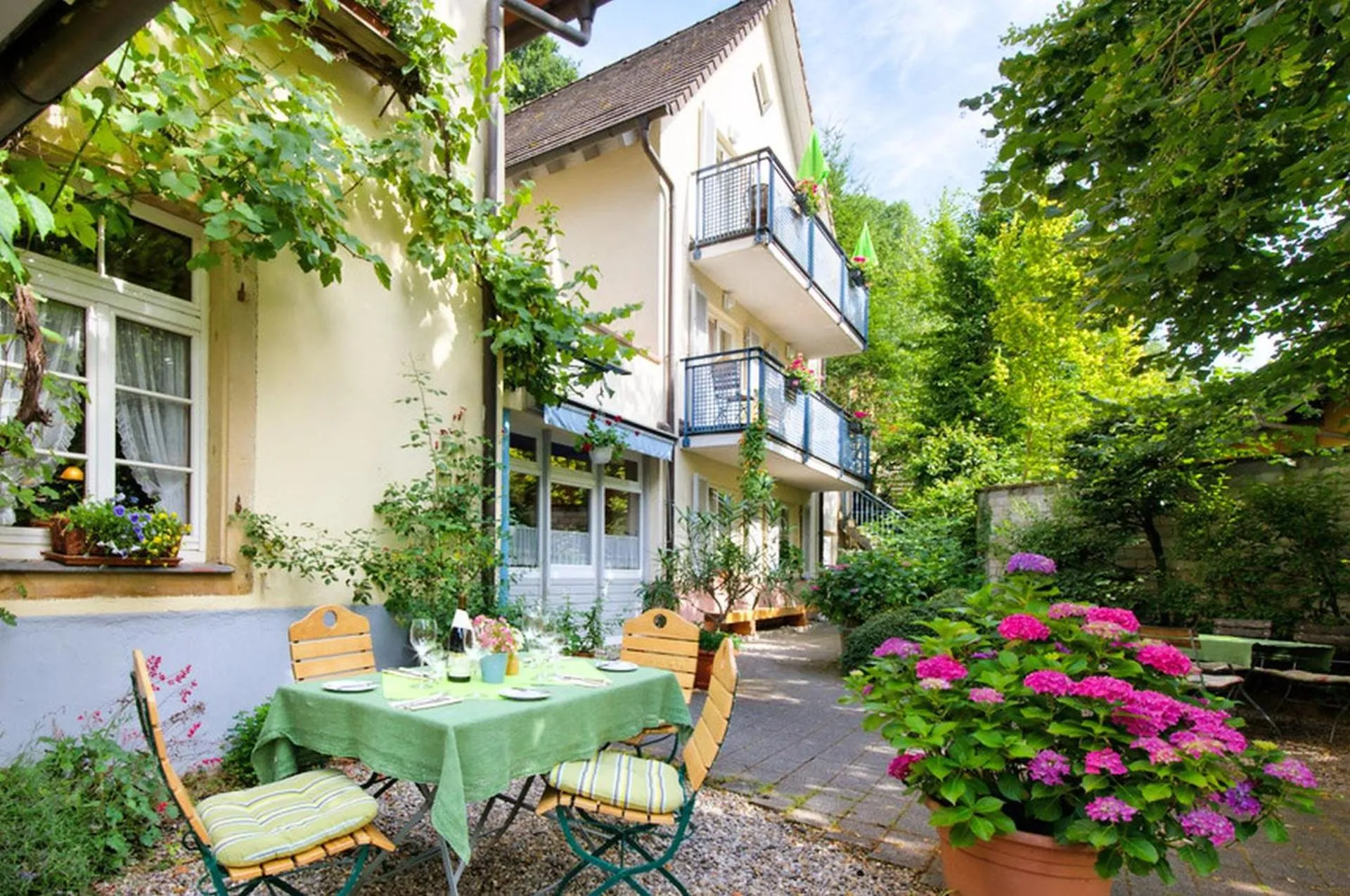 Dog Friendly Hotel $Staufen im Breisgau - $Hotel-Bio Gasthaus Am Felsenkeller