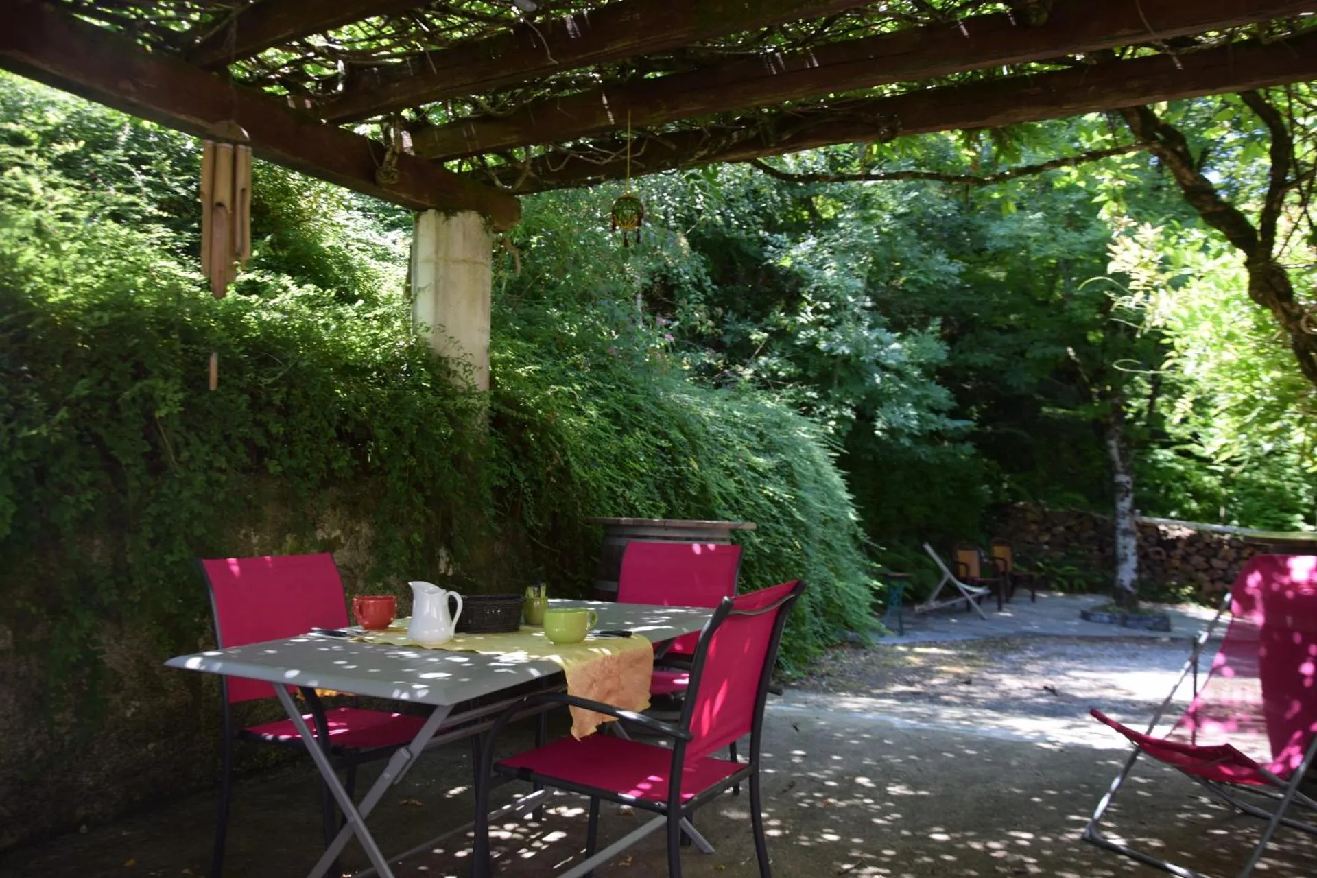 Dog Friendly Bed and breakfast $Lacrouzette - $Chambres d'Hôtes L'Orée des Bois