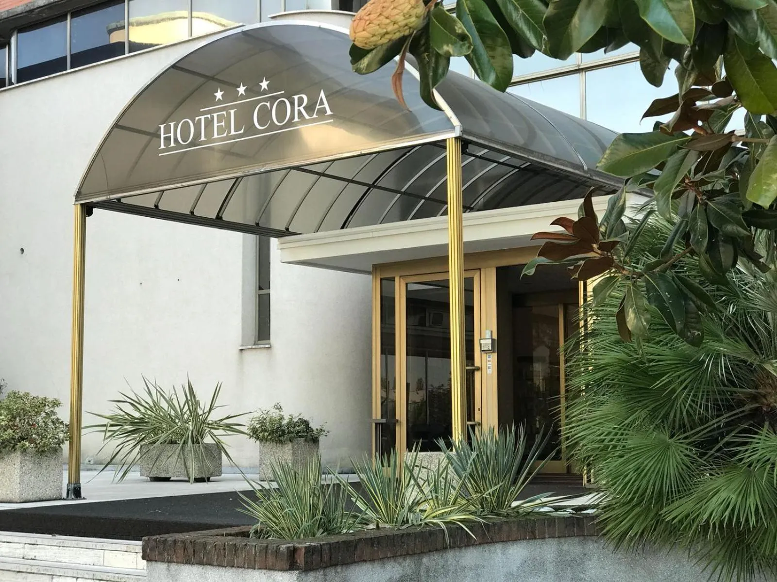 Dog Friendly Hotel $Carate Brianza - $Hotel Cora