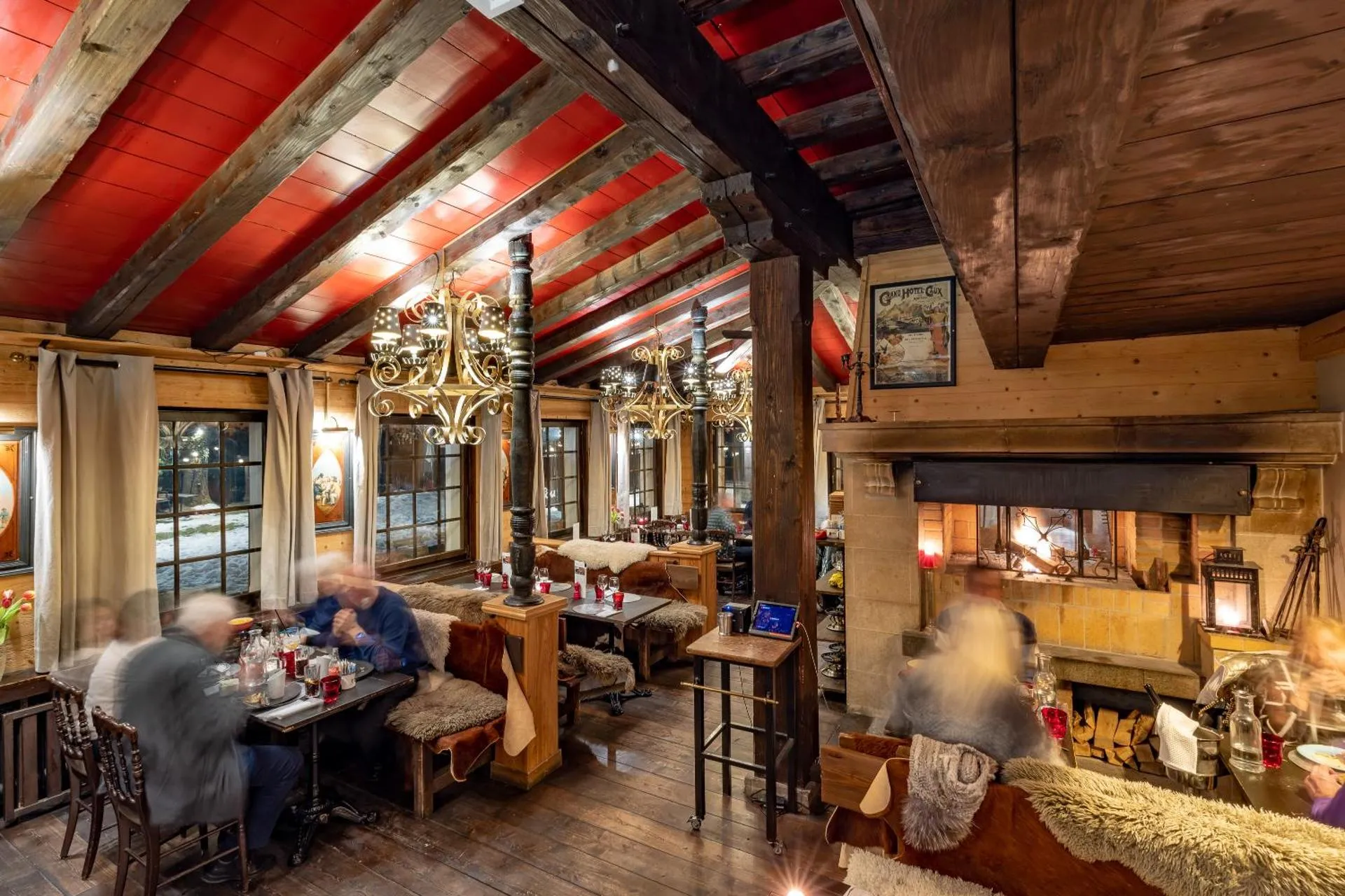 Le Coucou Hotel & Restaurant-Bar