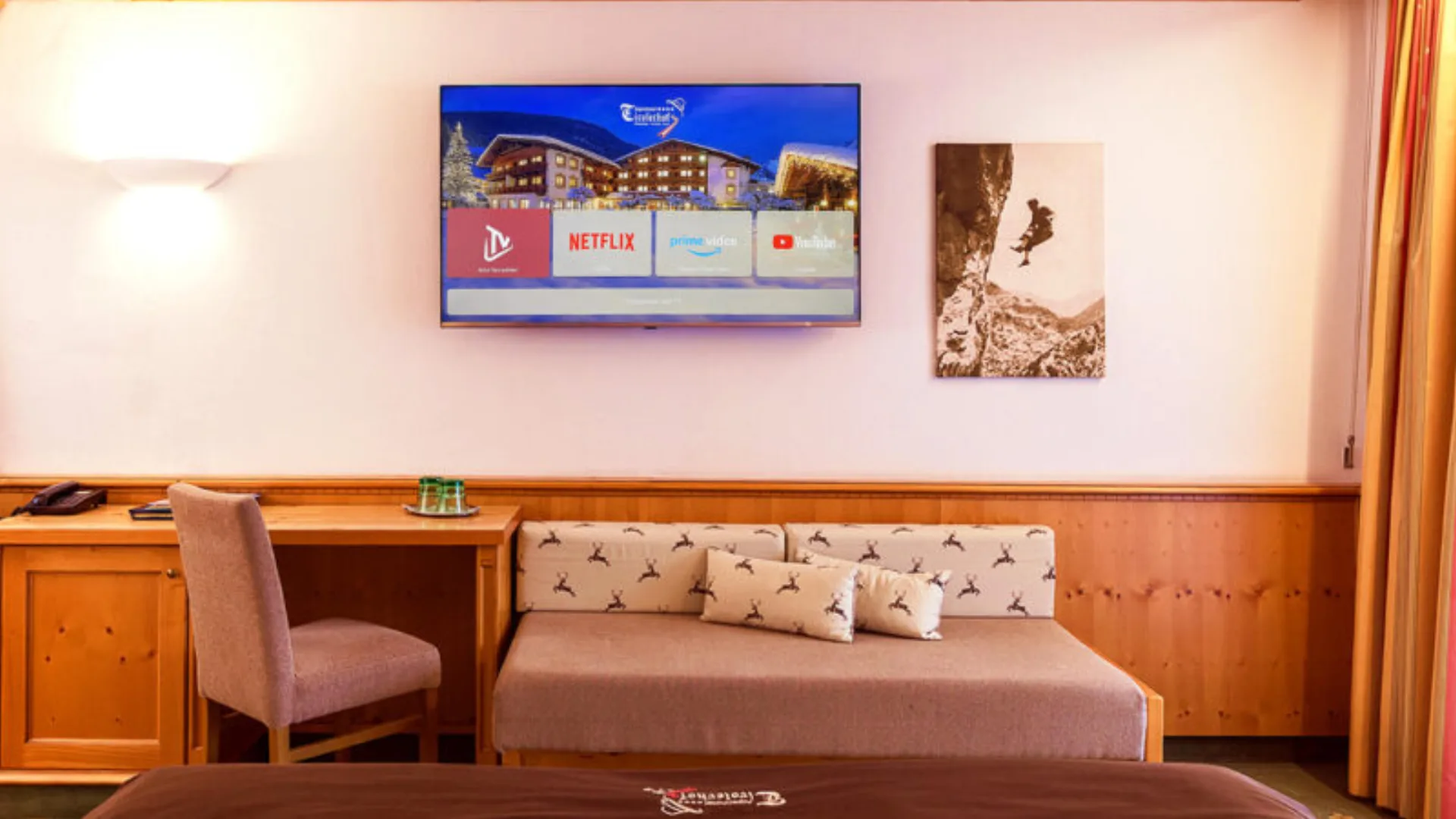 Alpenhotel Tirolerhof interior