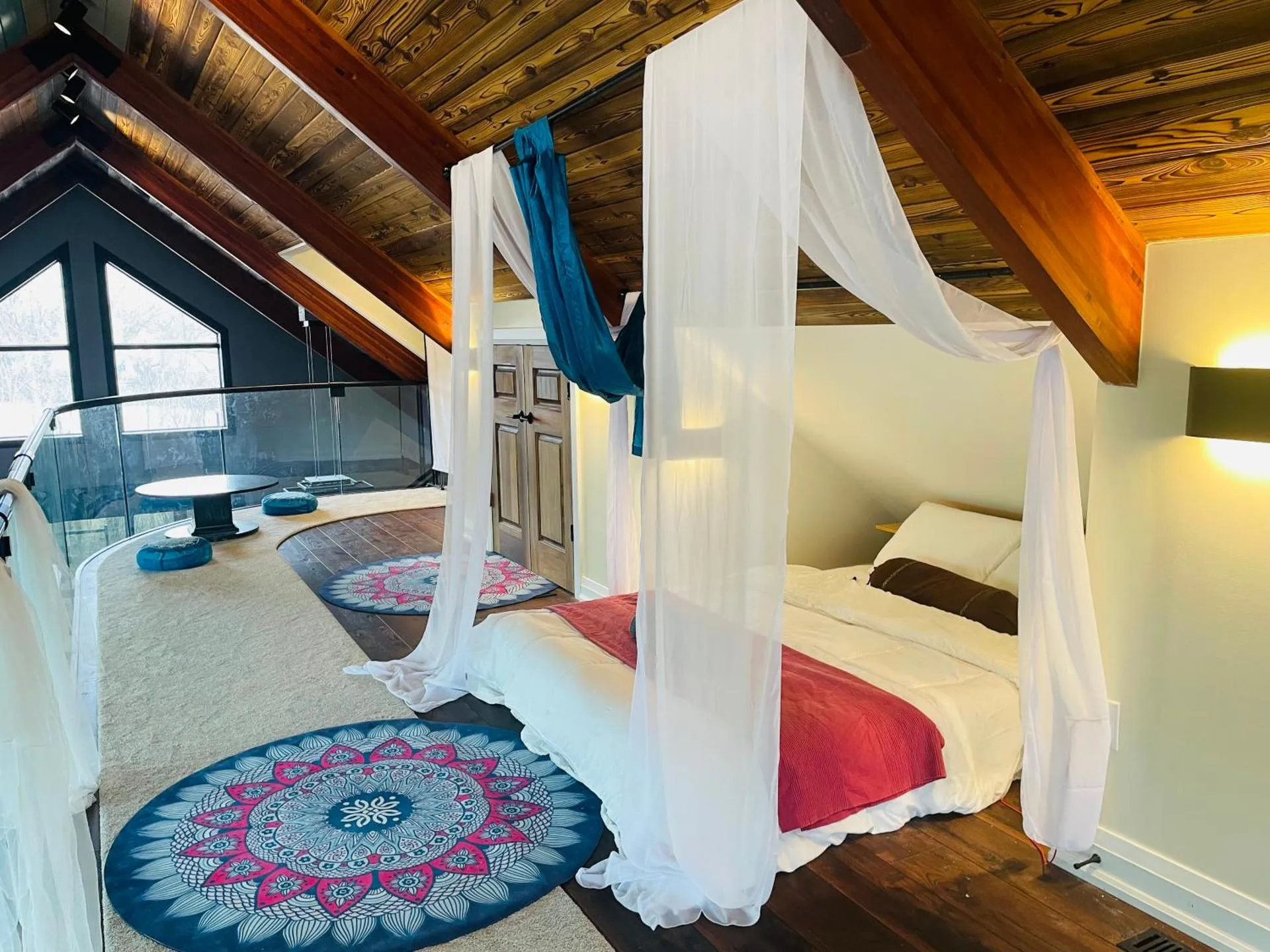 Contemporary Stay Near Horseshoe Fall