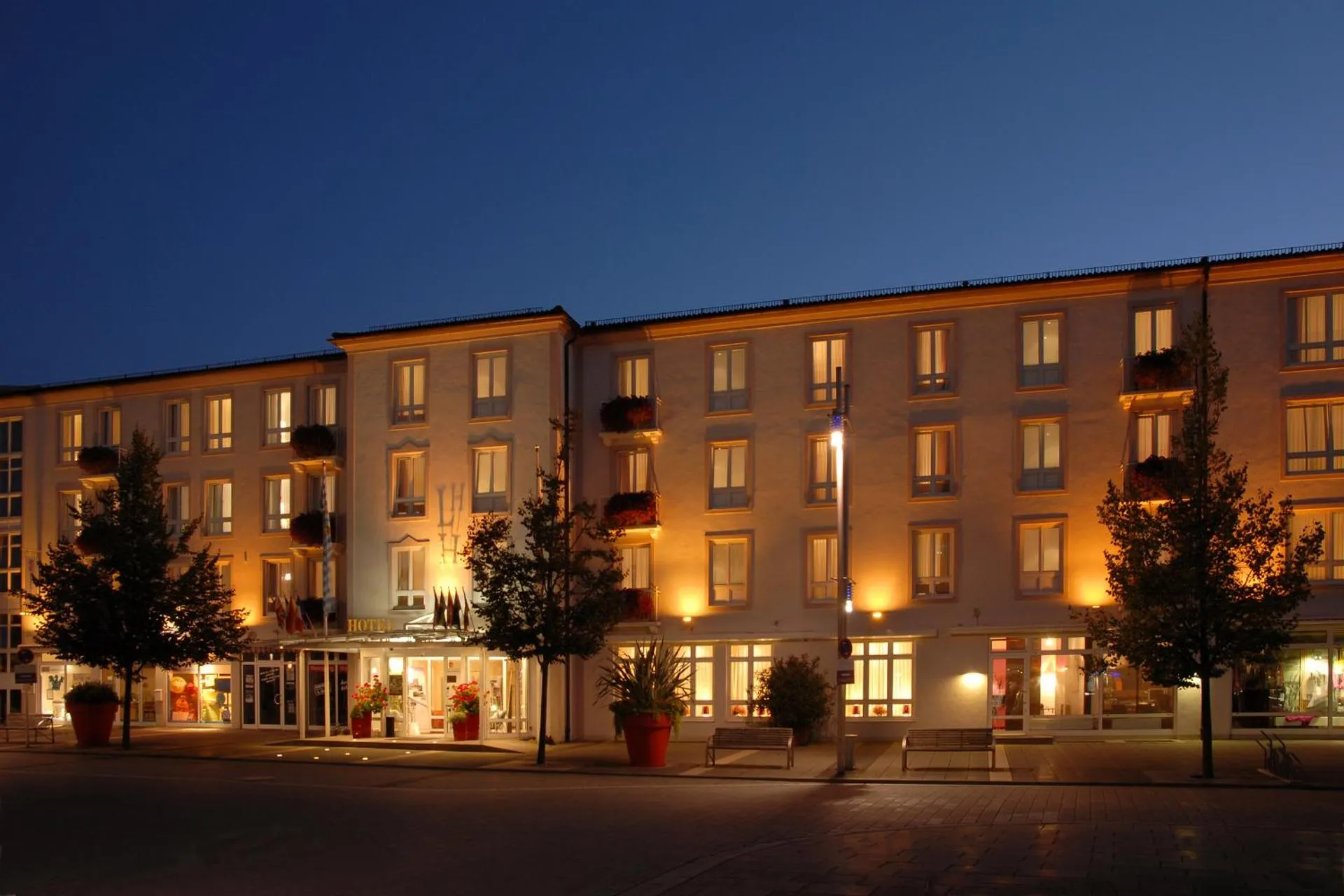 Dog Friendly Hotel $Burghausen - $Hotel Garni Lindacher Hof