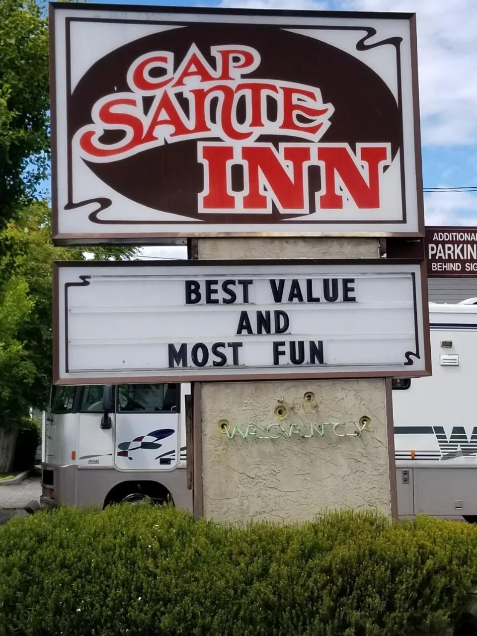 Cap Sante Inn