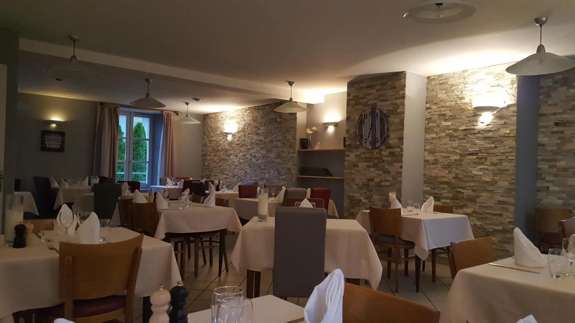 Dog Friendly Hotel $Apchon - $Auberge le Cheylet