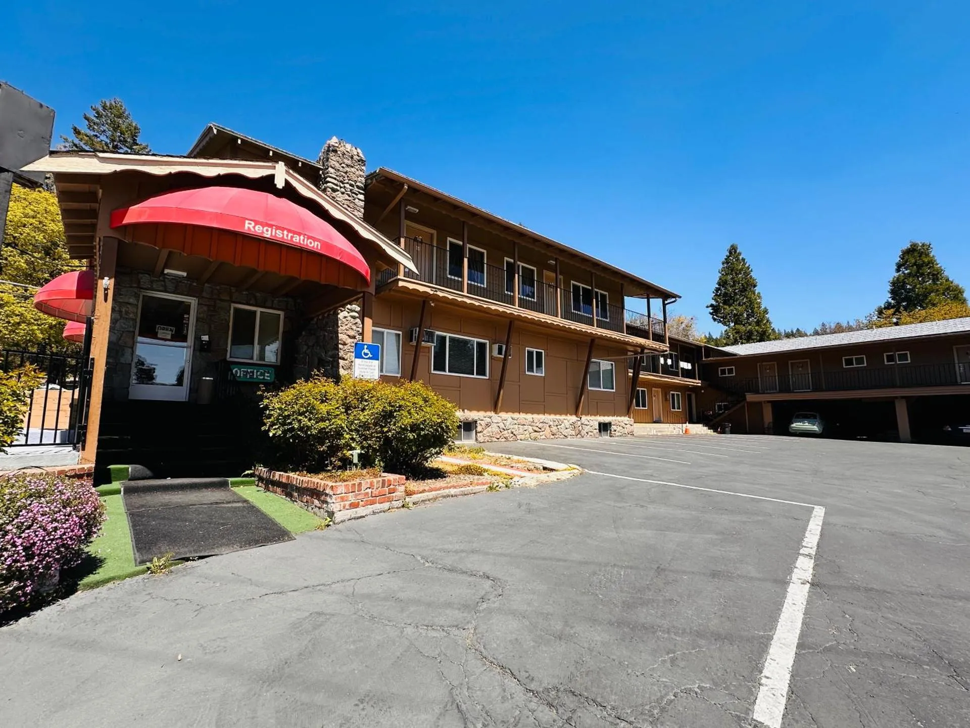 Alpine Lodge