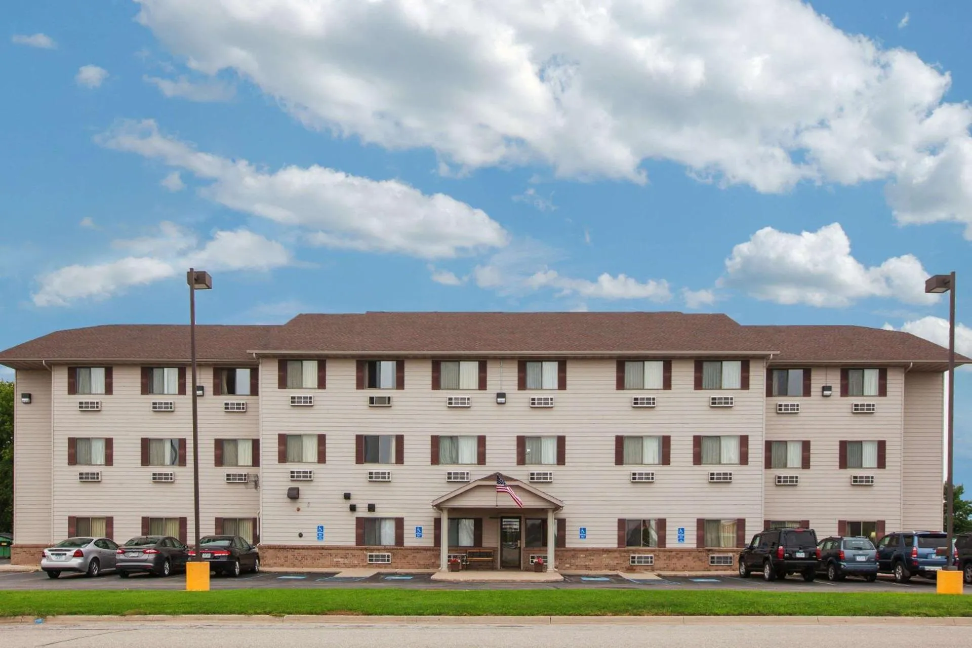 Dog Friendly Hotel $Mason City - $Super 8 by Wyndham Mason City