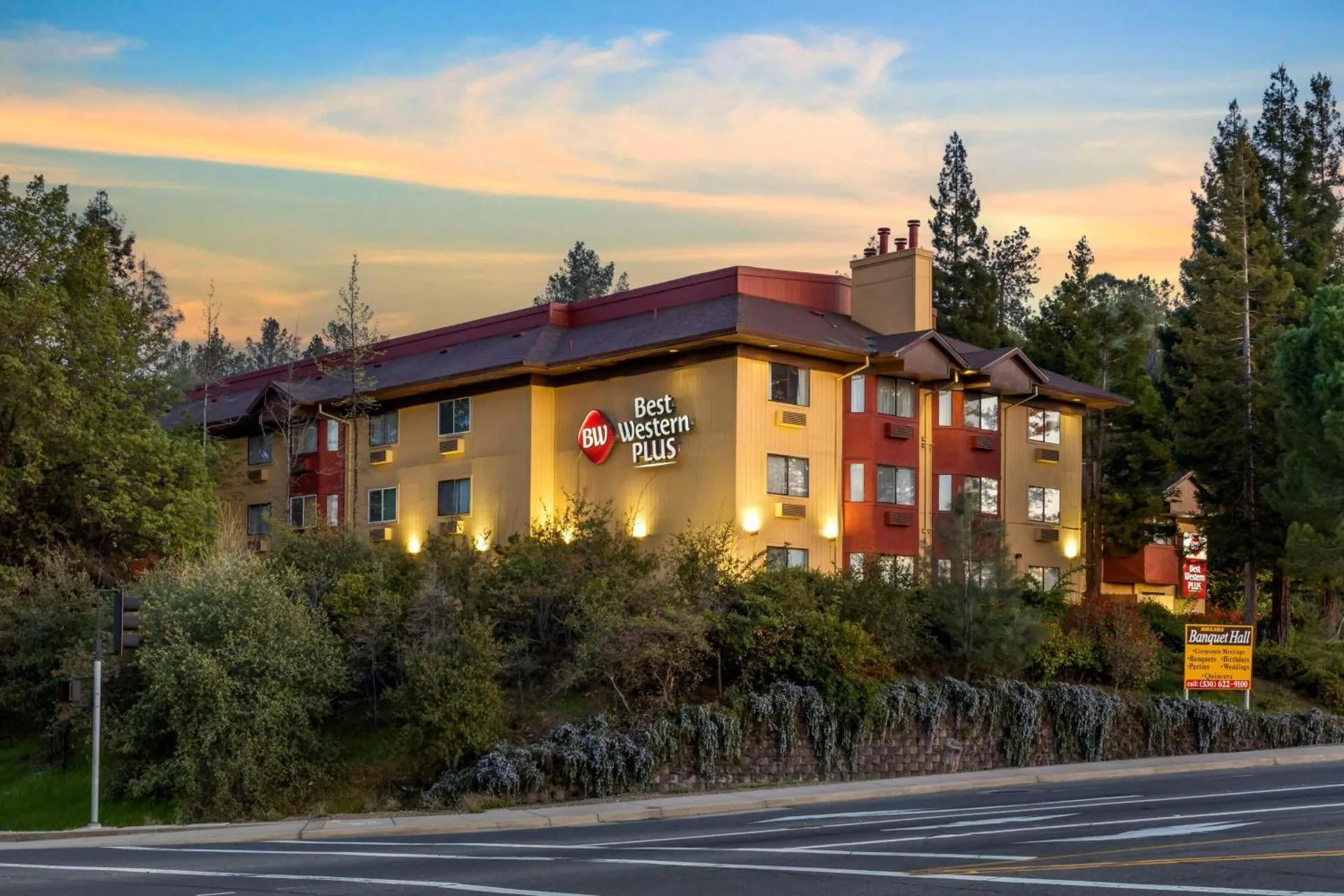 Dog Friendly Hotel $Placerville - $Best Western Plus Placerville Inn