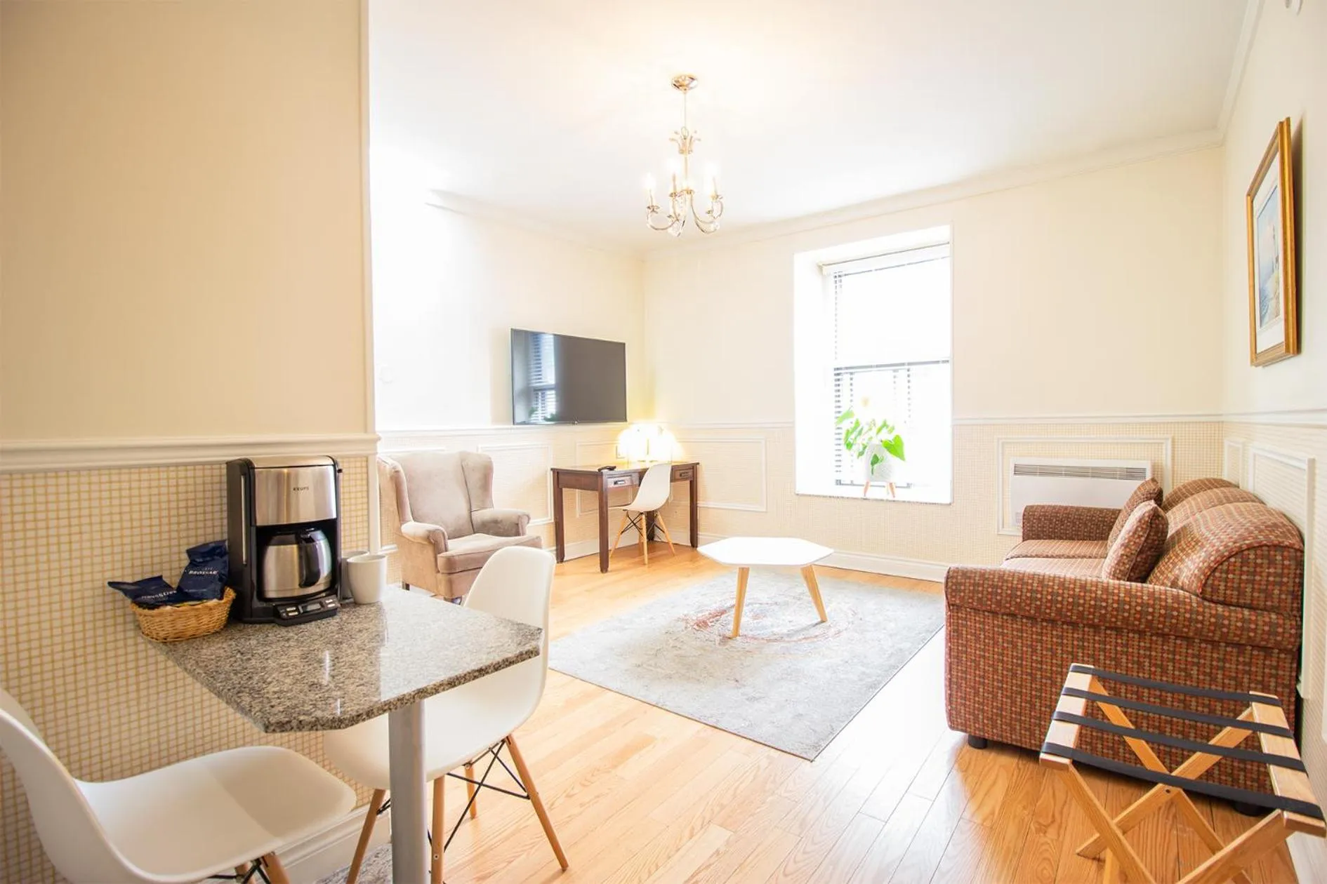 Dog Friendly Aparthotel $Montréal - $Parc Suites Hotel