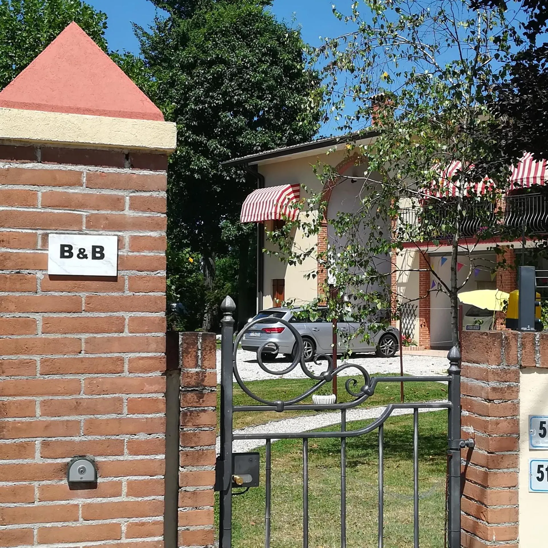 Dog Friendly Bed and breakfast $Fontaniva - $Il Maggiociondolo