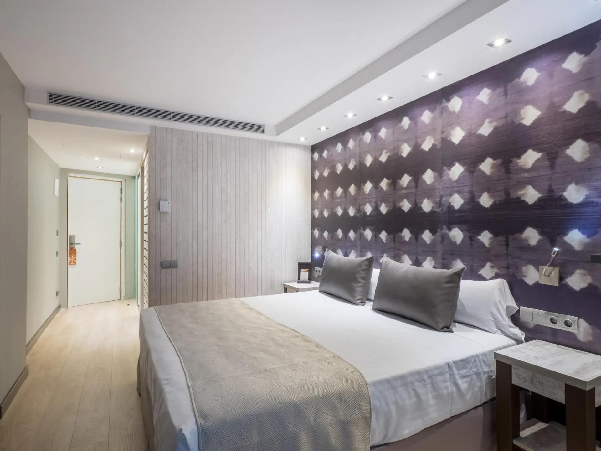 Dog Friendly Hotel $Barcelona - $Catalonia Atenas