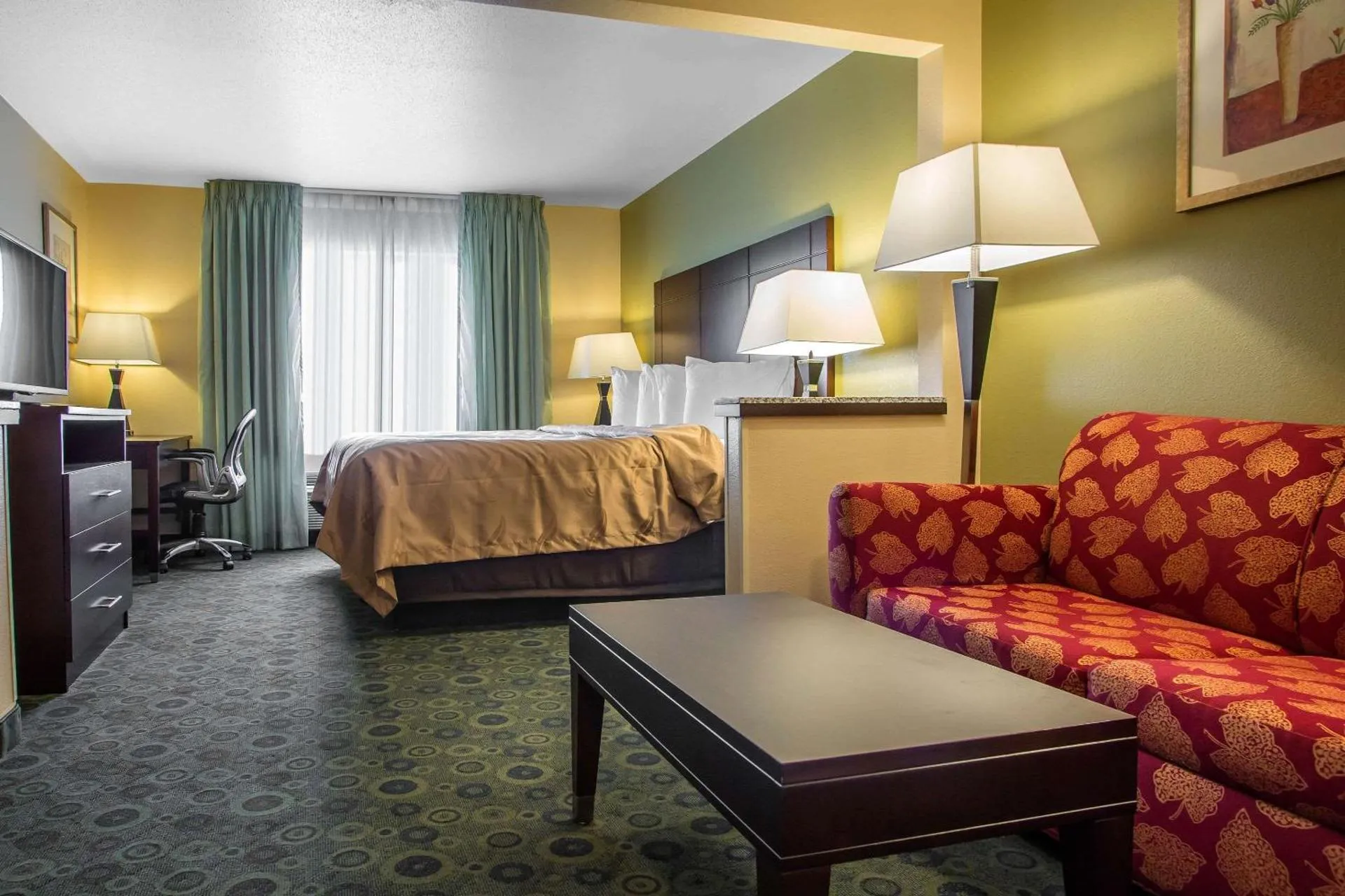 Quality Inn & Suites Bloomington I-55 and I-74