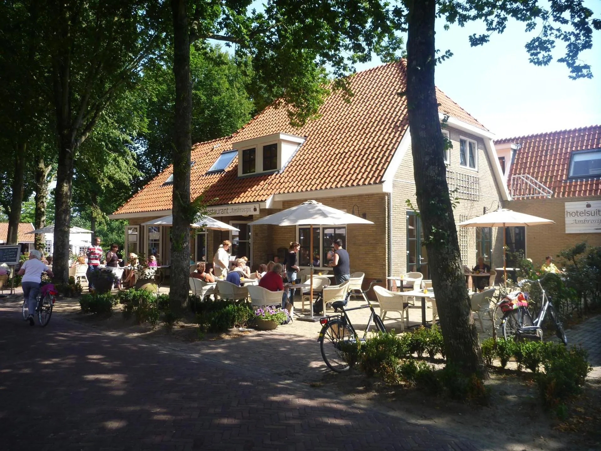 Dog Friendly Hotel $Schiermonnikoog - $Hotelsuites Ambrosijn