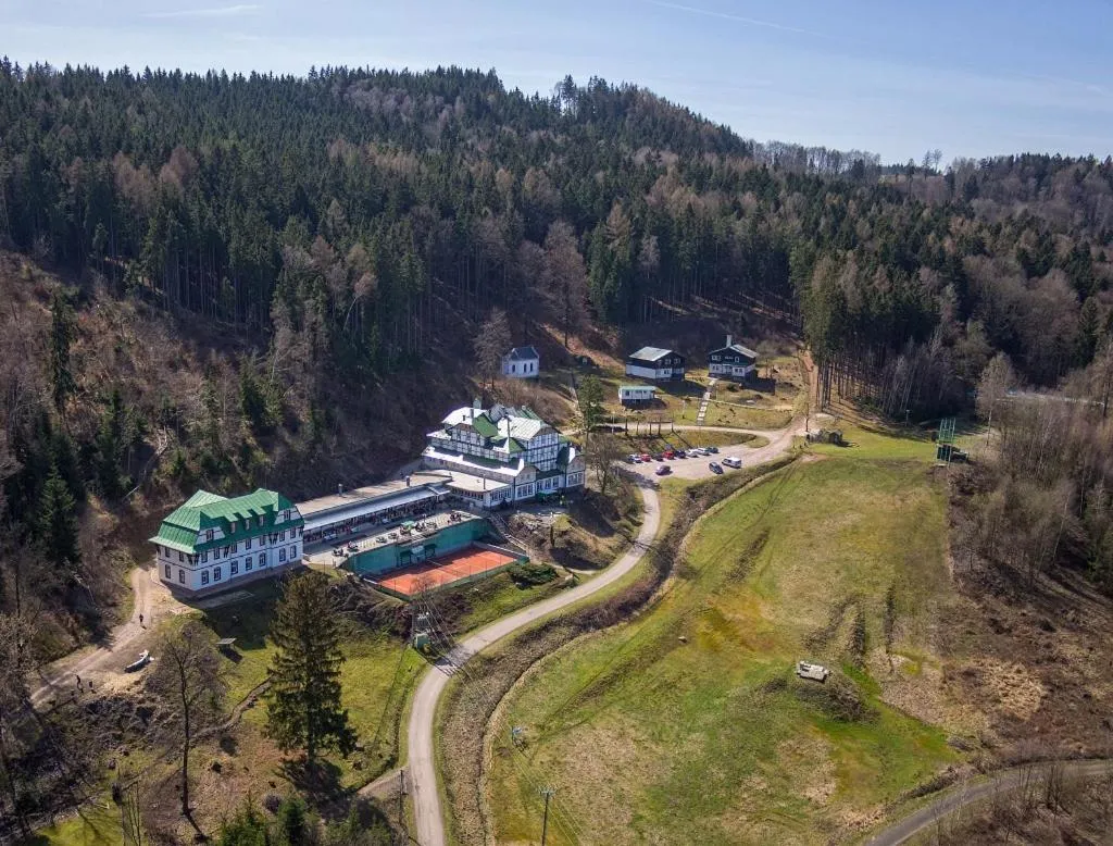 Dog Friendly Hotel $Bílá Třemešná - $Retro hotel Pod Zvičinou