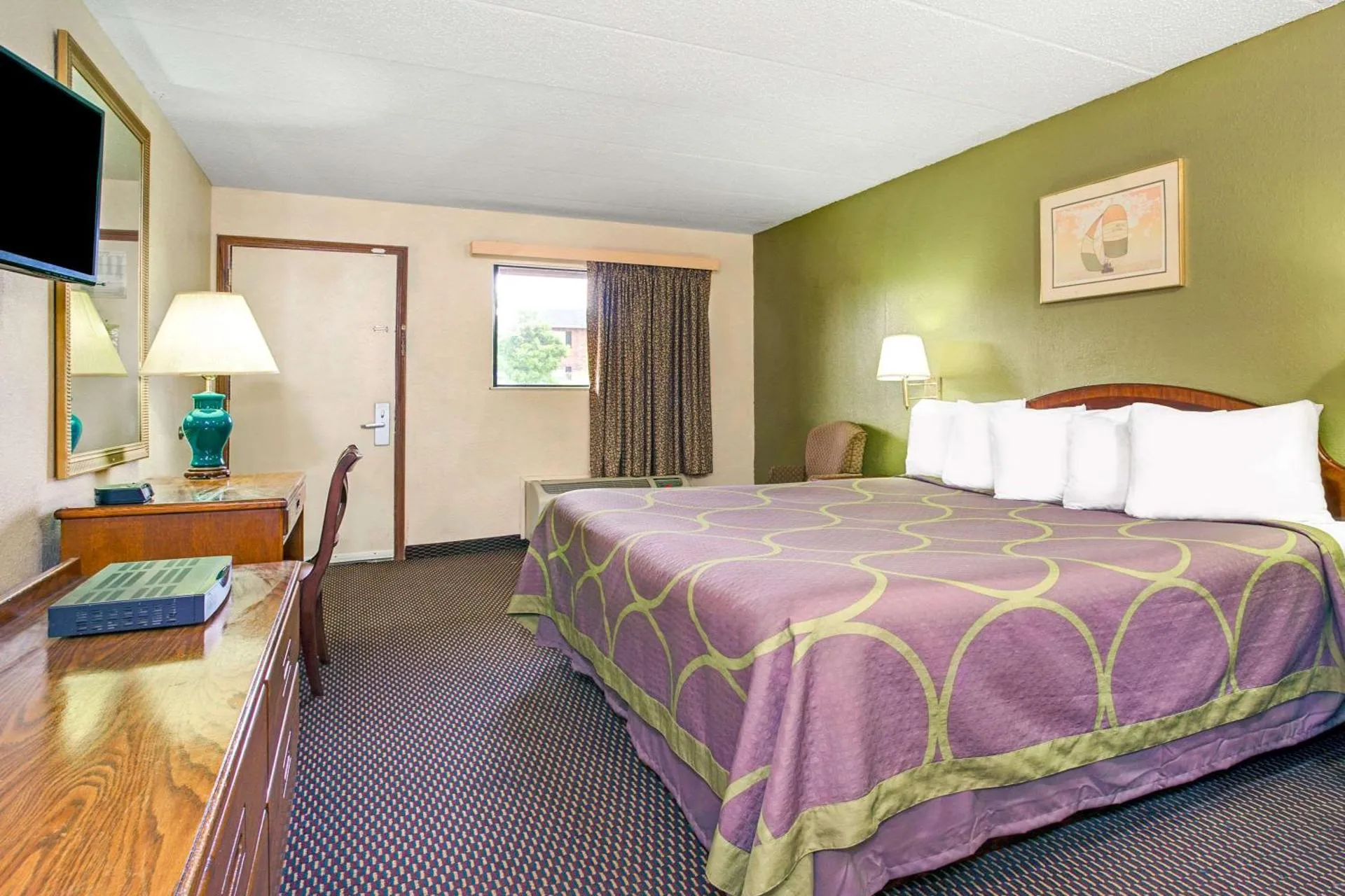 Dog Friendly Hotel $Fort Mitchell - $Super 8 by Wyndham Fort Mitchell Cincinnati Area
