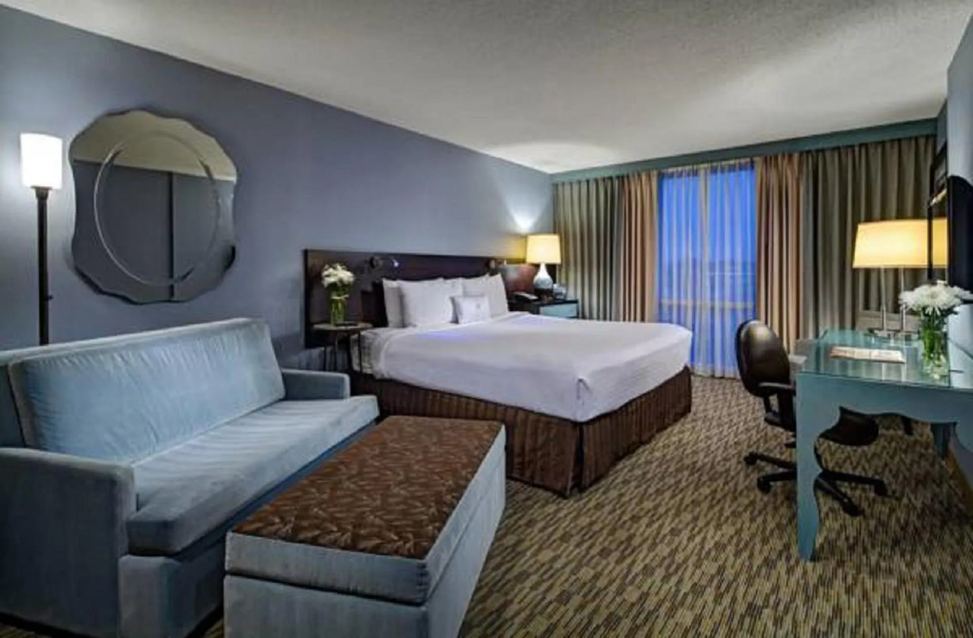 Dog Friendly Hotel $Rosemont - $Crowne Plaza Chicago O'Hare Hotel & Conference Center, an IHG Hotel