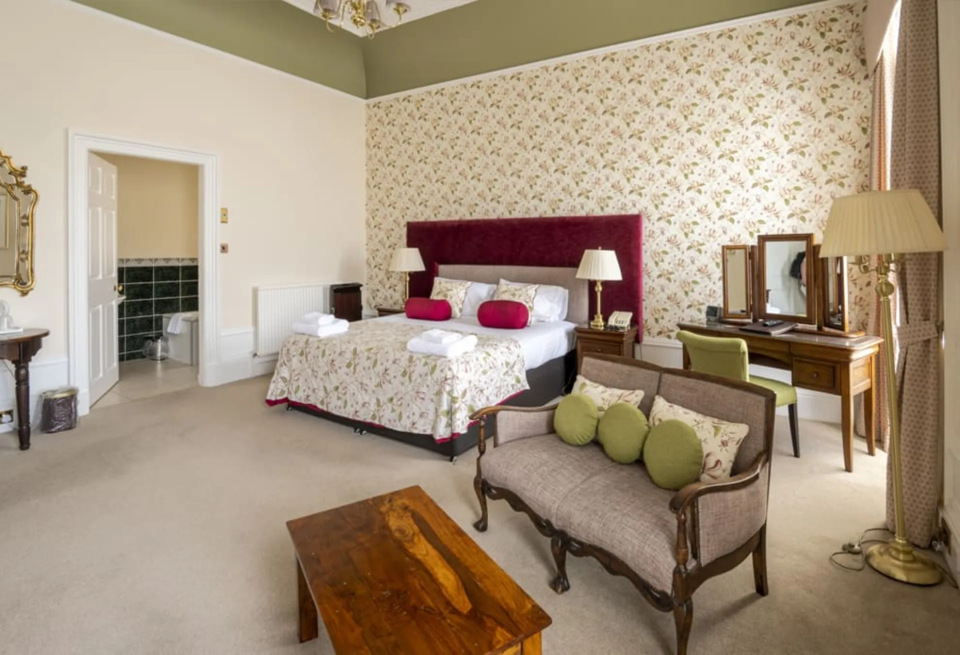 Links Hotel interior