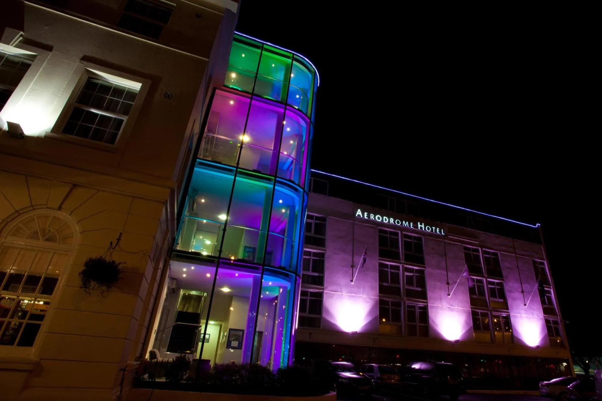 Dog Friendly Hotel $Croydon - $London Croydon Aerodrome Hotel, BW Signature Collection