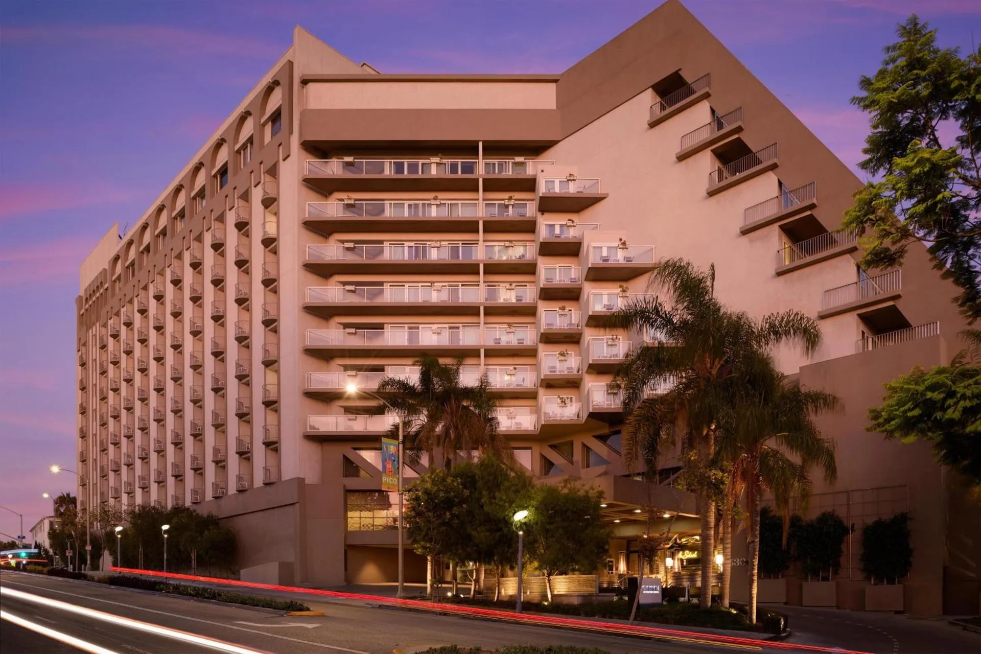 Dog Friendly Hotel $Los Angeles - $Le Meridien Delfina Santa Monica