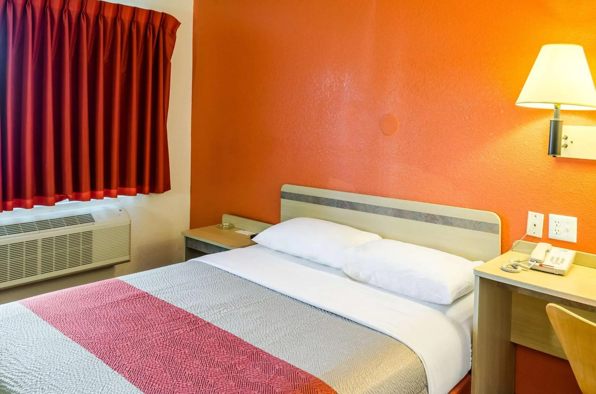 Dog Friendly Hotel $Charleston - $Motel 6-Charleston, - North