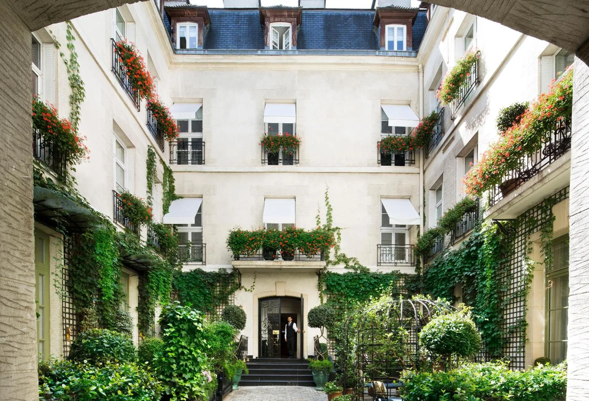 Dog Friendly Hotel $Paris - $Relais Christine