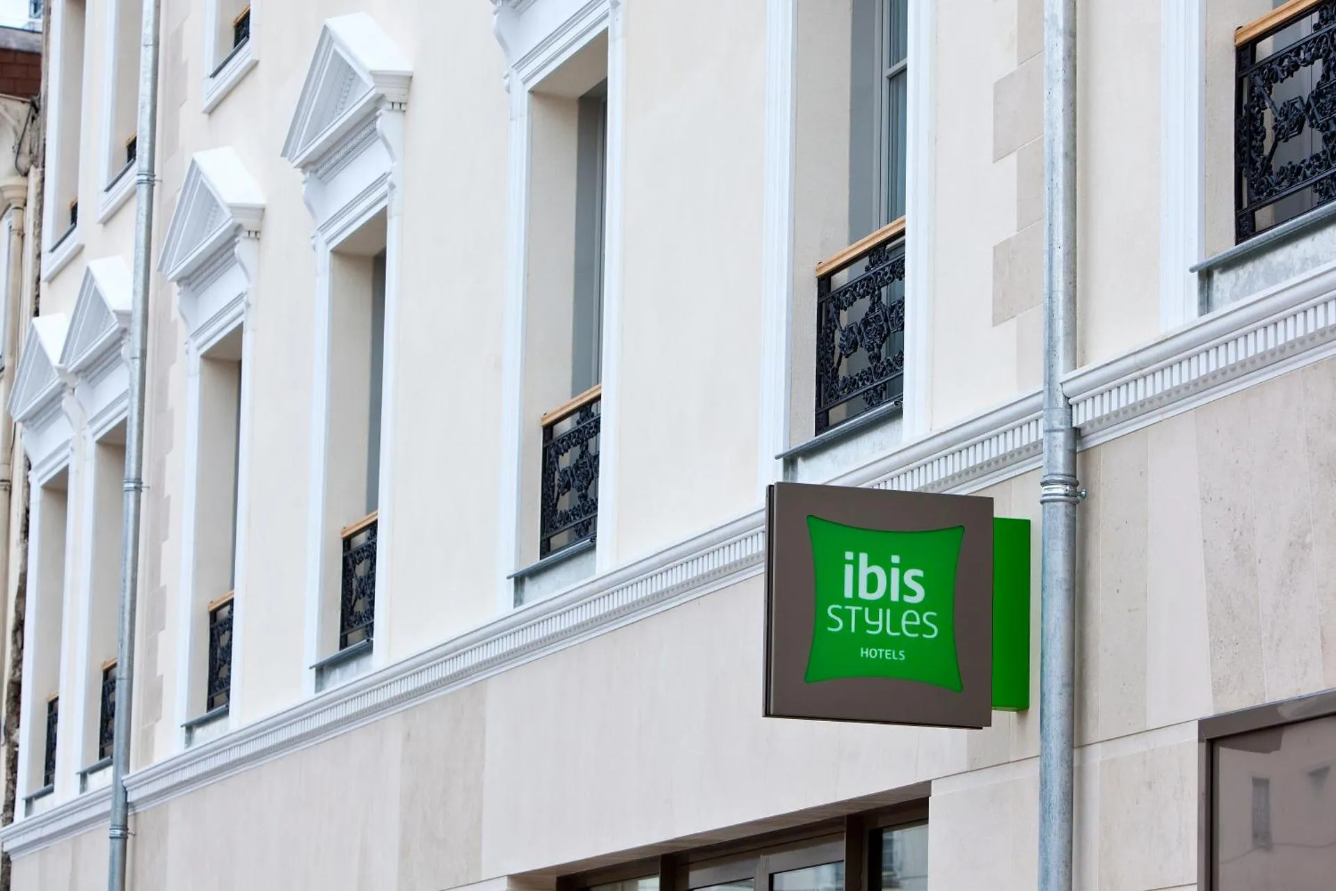 Dog Friendly Hotel $Châlons-en-Champagne - $ibis Styles Chalons en Champagne Centre