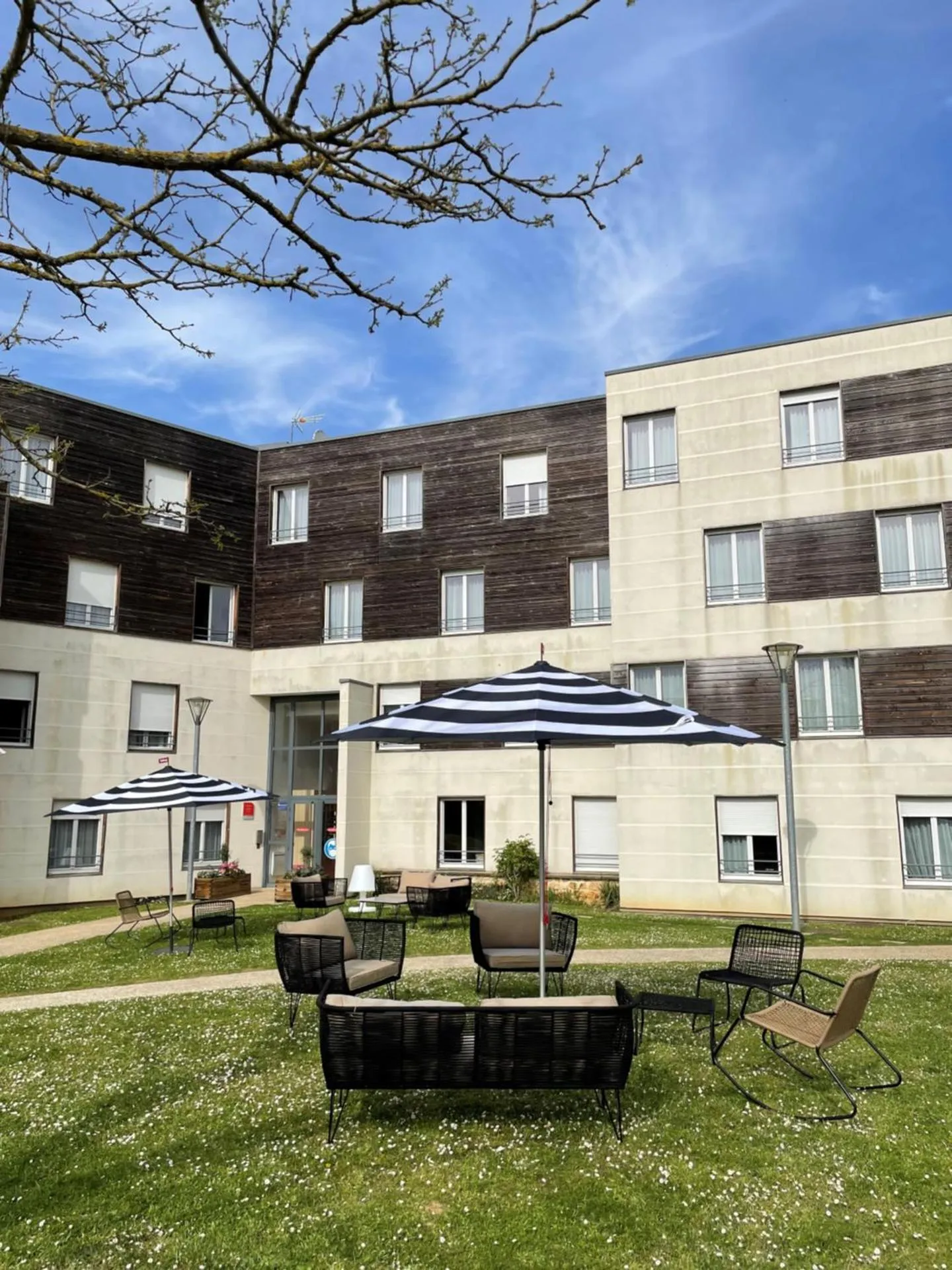 Dog Friendly Aparthotel $Bures-sur-Yvette - $Residhome Bures La Guyonnerie