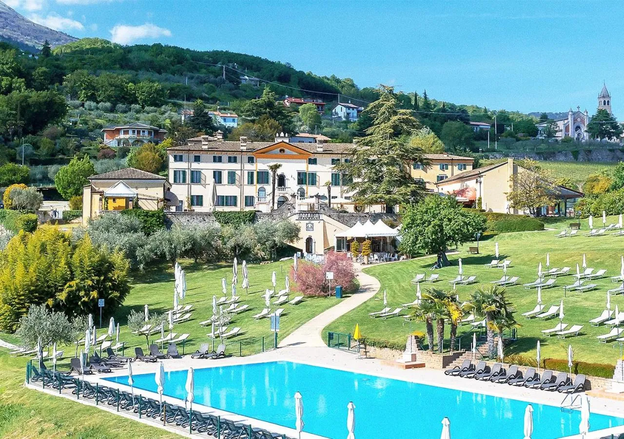 Dog Friendly Hotel $Caprino Veronese - $Hotel Villa Cariola