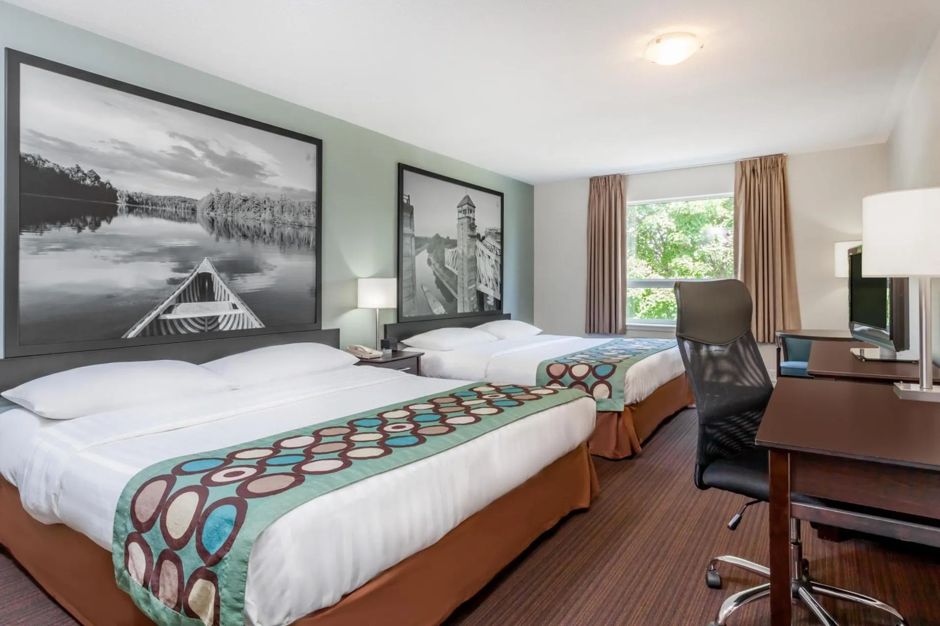Dog Friendly Hotel $Peterborough - $Super 8 by Wyndham Peterborough