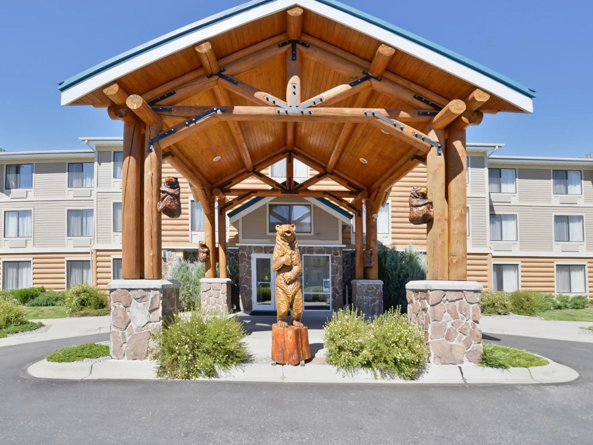 Dog Friendly Hotel $West Yellowstone - $Clubhouse Inn