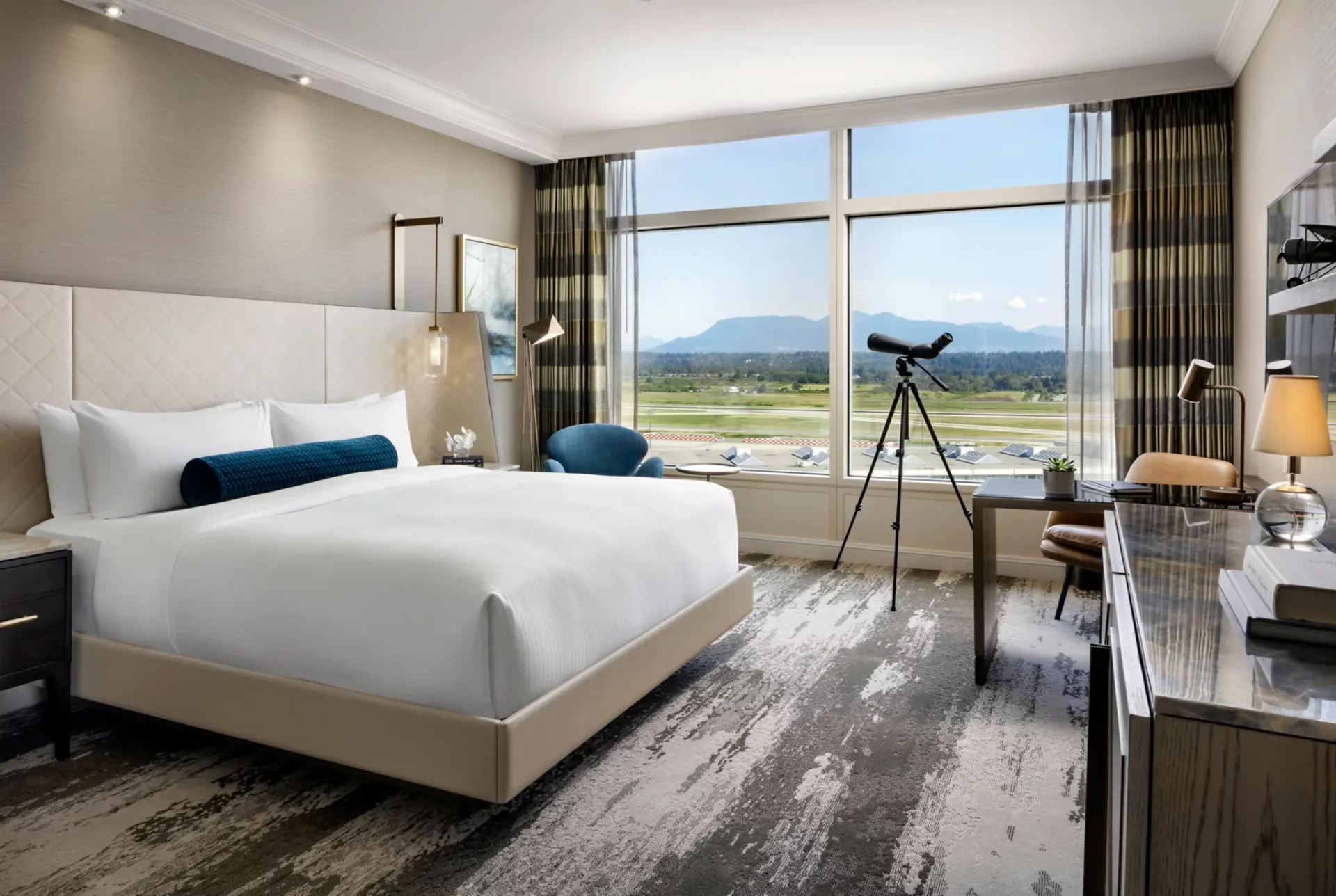 Fairmont Vancouver Airport interior