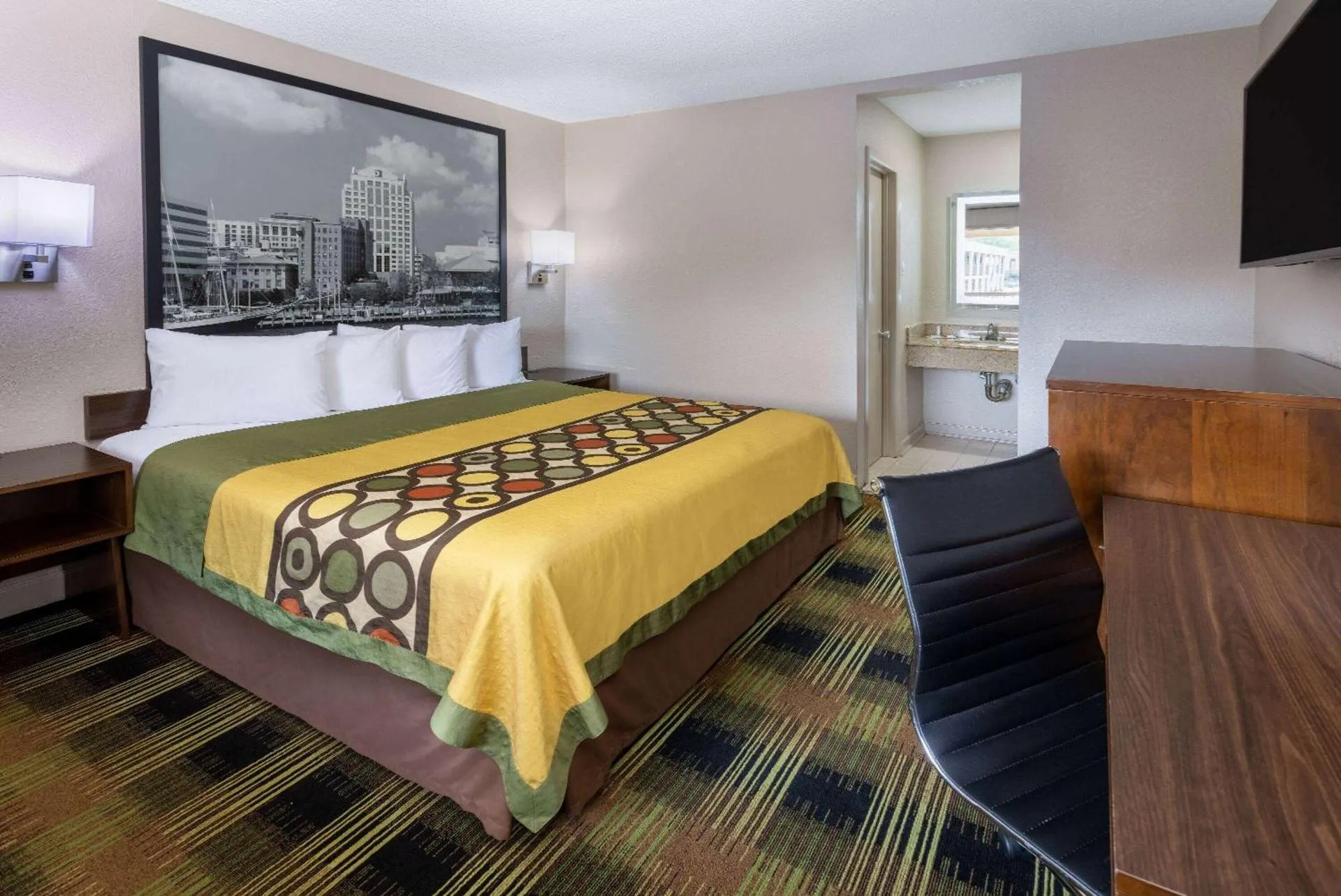 Dog Friendly Hotel $Williamsburg - $Super 8 by Wyndham Williamsburg/Historic Area