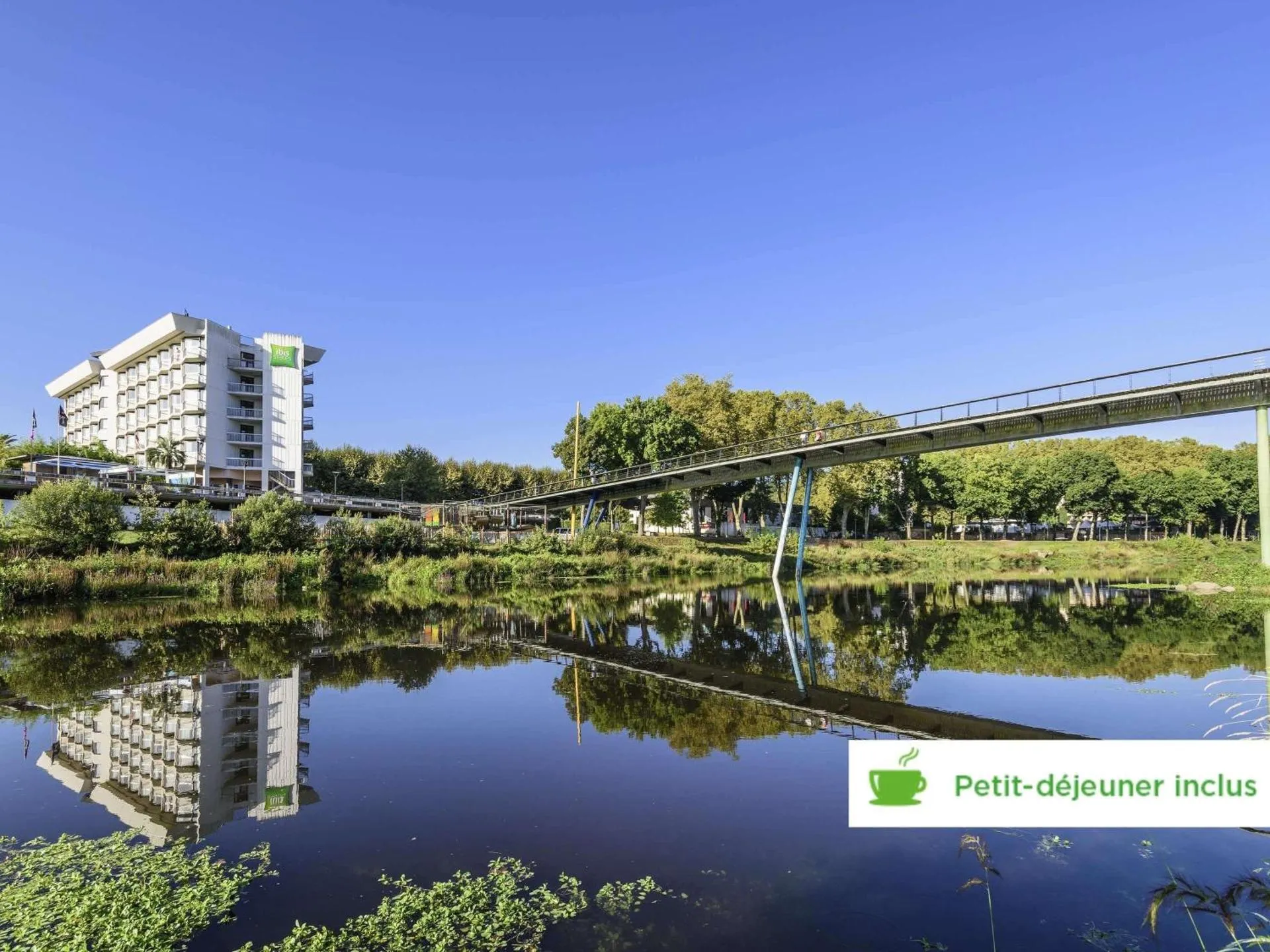 Dog Friendly Hotel $Dax - $ibis styles Dax Miradour